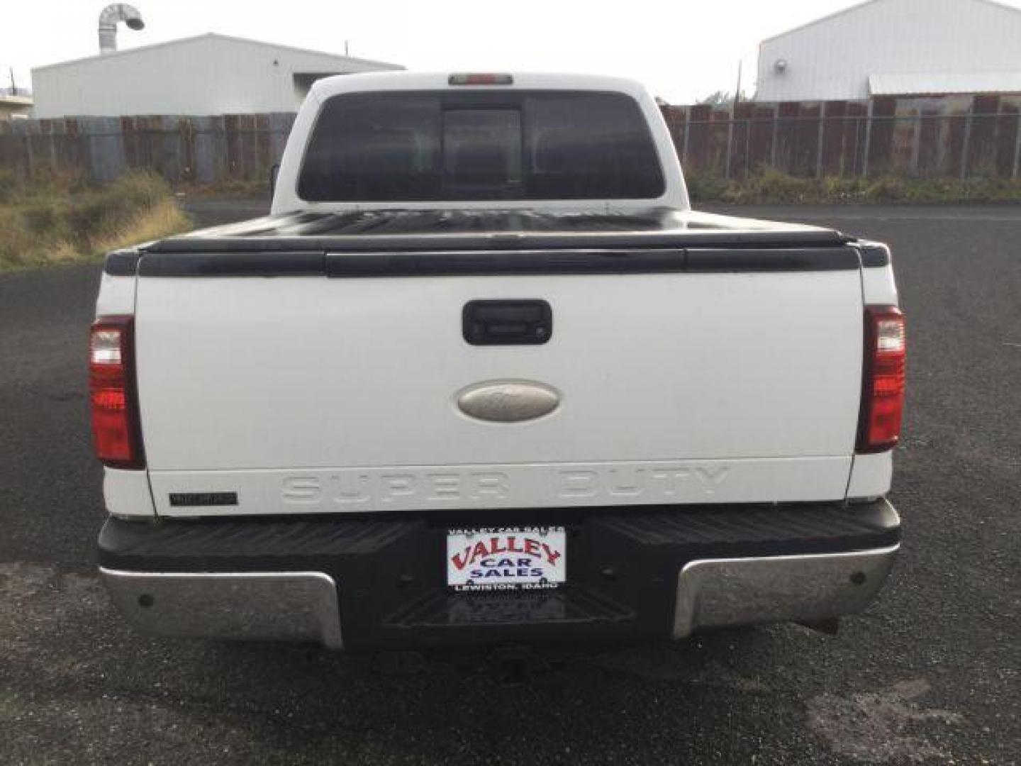 2011 Oxford White /Black Ford F-350 LARIAT (1FT8W3BTXBE) with an Powerstroke 6.7L V-8 diesel direct injection engine, 6-SPEED AUTOMATIC transmission, located at 1801 Main Street, Lewiston, 83501, (208) 743-9371, 46.417065, -117.004799 - Photo#16