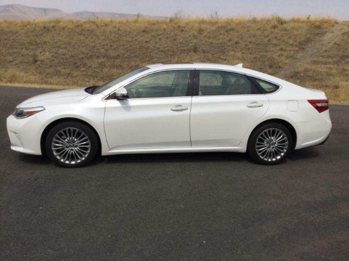 2017 Blizzard Pearl /Almond Toyota Avalon XLE | XLE Plus | XLE Premium | Touring | Limited (4T1BK1EB4HU) with an 3.5L V-6 DOHC engine, Auto transmission, located at 1801 Main Street, Lewiston, 83501, (208) 743-9371, 46.417065, -117.004799 - Photo#1