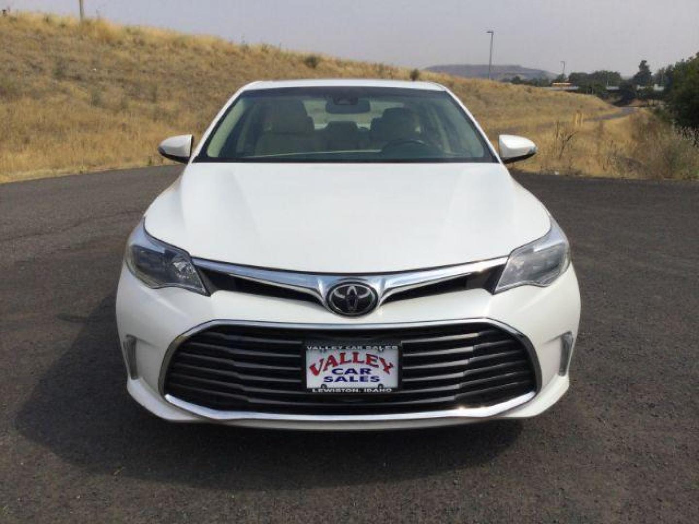 2017 Blizzard Pearl /Almond Toyota Avalon XLE | XLE Plus | XLE Premium | Touring | Limited (4T1BK1EB4HU) with an 3.5L V-6 DOHC engine, Auto transmission, located at 1801 Main Street, Lewiston, 83501, (208) 743-9371, 46.417065, -117.004799 - Photo#8