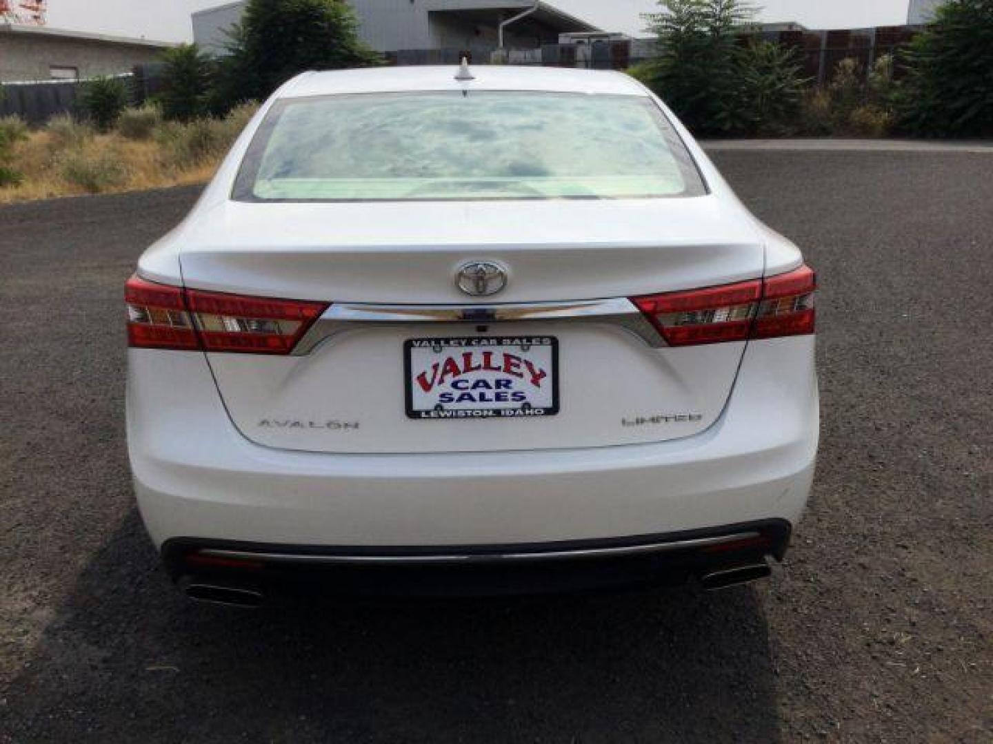 2017 Blizzard Pearl /Almond Toyota Avalon XLE | XLE Plus | XLE Premium | Touring | Limited (4T1BK1EB4HU) with an 3.5L V-6 DOHC engine, Auto transmission, located at 1801 Main Street, Lewiston, 83501, (208) 743-9371, 46.417065, -117.004799 - Photo#14