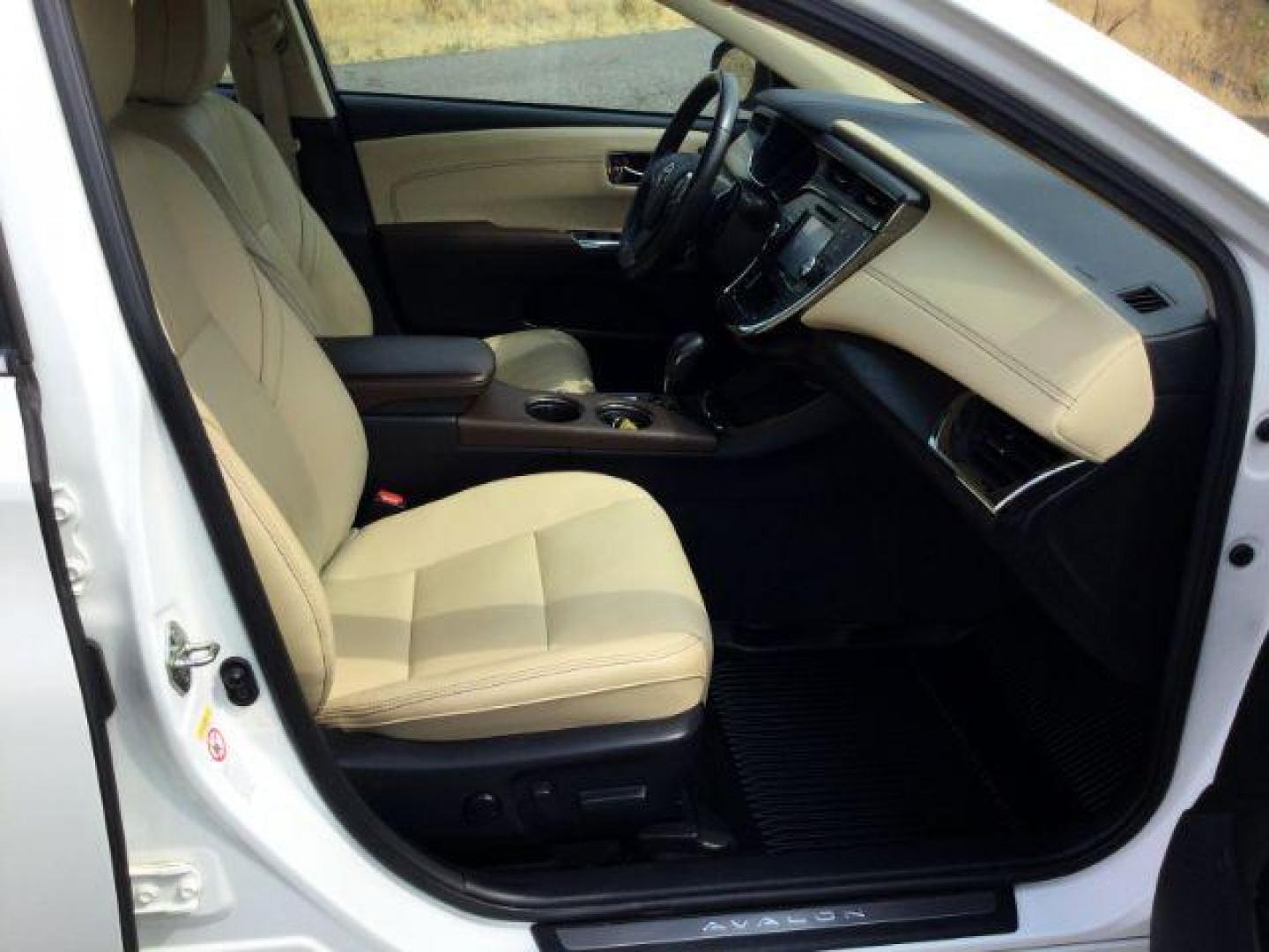 2017 Blizzard Pearl /Almond Toyota Avalon XLE | XLE Plus | XLE Premium | Touring | Limited (4T1BK1EB4HU) with an 3.5L V-6 DOHC engine, Auto transmission, located at 1801 Main Street, Lewiston, 83501, (208) 743-9371, 46.417065, -117.004799 - Photo#19