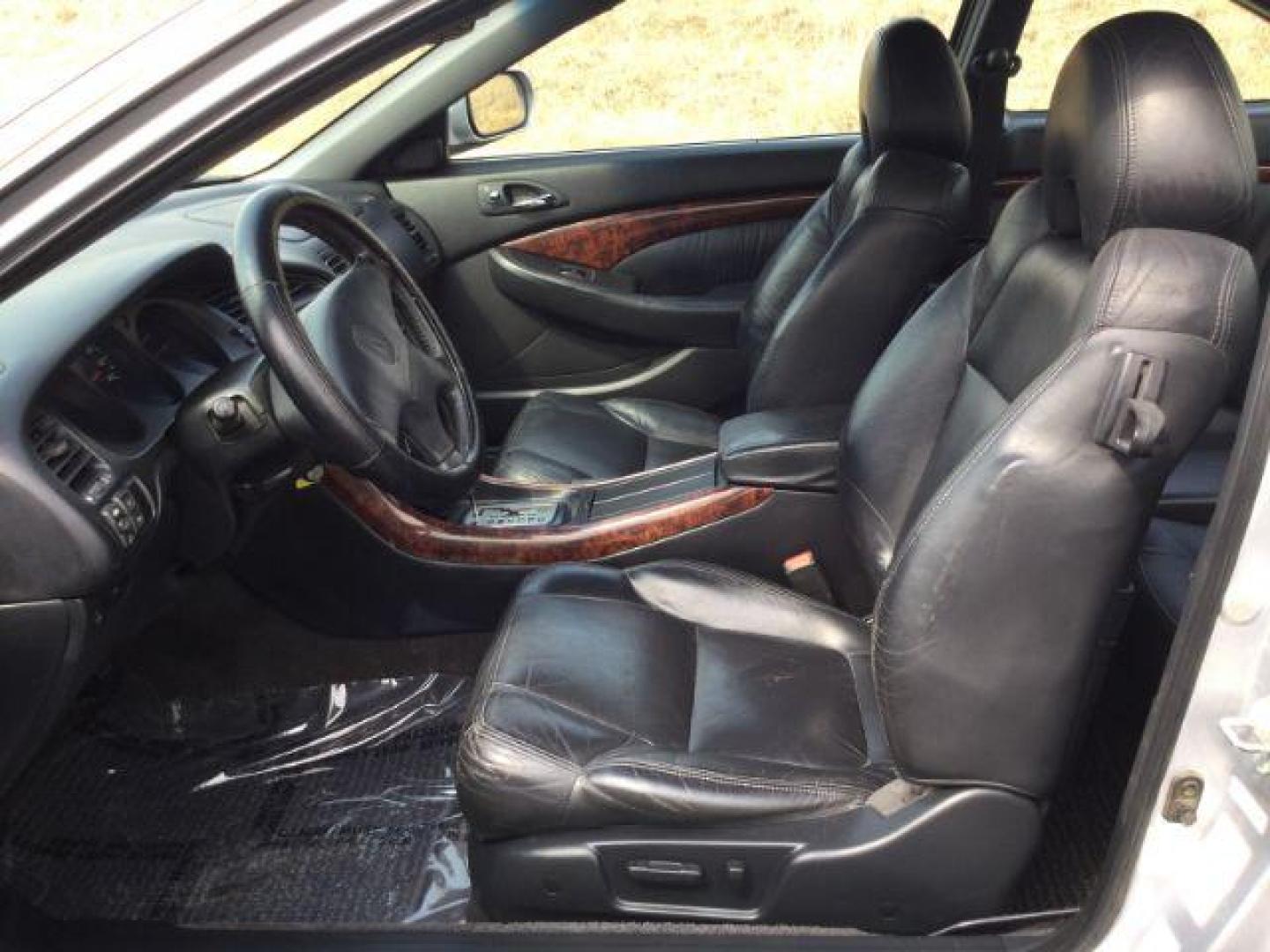2001 Satin Silver Metallic /Ebony Acura CL CL Coupe 3.6L V6 (19UYA42561A) with an 3.2L V-6 VTEC variable valve control engine, 5-Speed Automatic transmission, located at 1801 Main Street, Lewiston, 83501, (208) 743-9371, 46.417065, -117.004799 - Photo#6