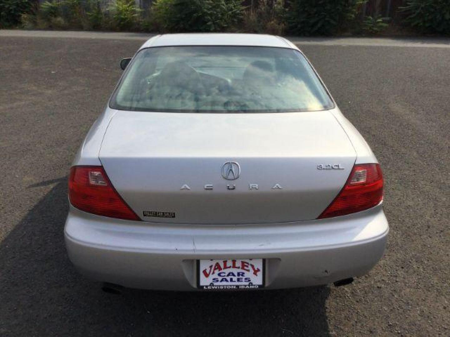 2001 Satin Silver Metallic /Ebony Acura CL CL Coupe 3.6L V6 (19UYA42561A) with an 3.2L V-6 VTEC variable valve control engine, 5-Speed Automatic transmission, located at 1801 Main Street, Lewiston, 83501, (208) 743-9371, 46.417065, -117.004799 - Photo#12