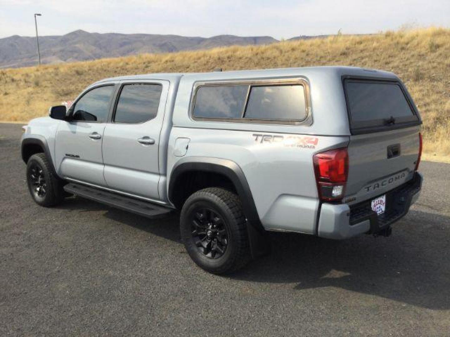 2018 Magnetic Gray Metallic /Black w/Gun Metal Toyota Tacoma Crew Cab TRD Off Road 4X4 (3TMCZ5AN4JM) with an 3.5L V-6 port/direct injection engine, 6-Speed Automatic transmission, located at 1801 Main Street, Lewiston, 83501, (208) 743-9371, 46.417065, -117.004799 - Photo#8