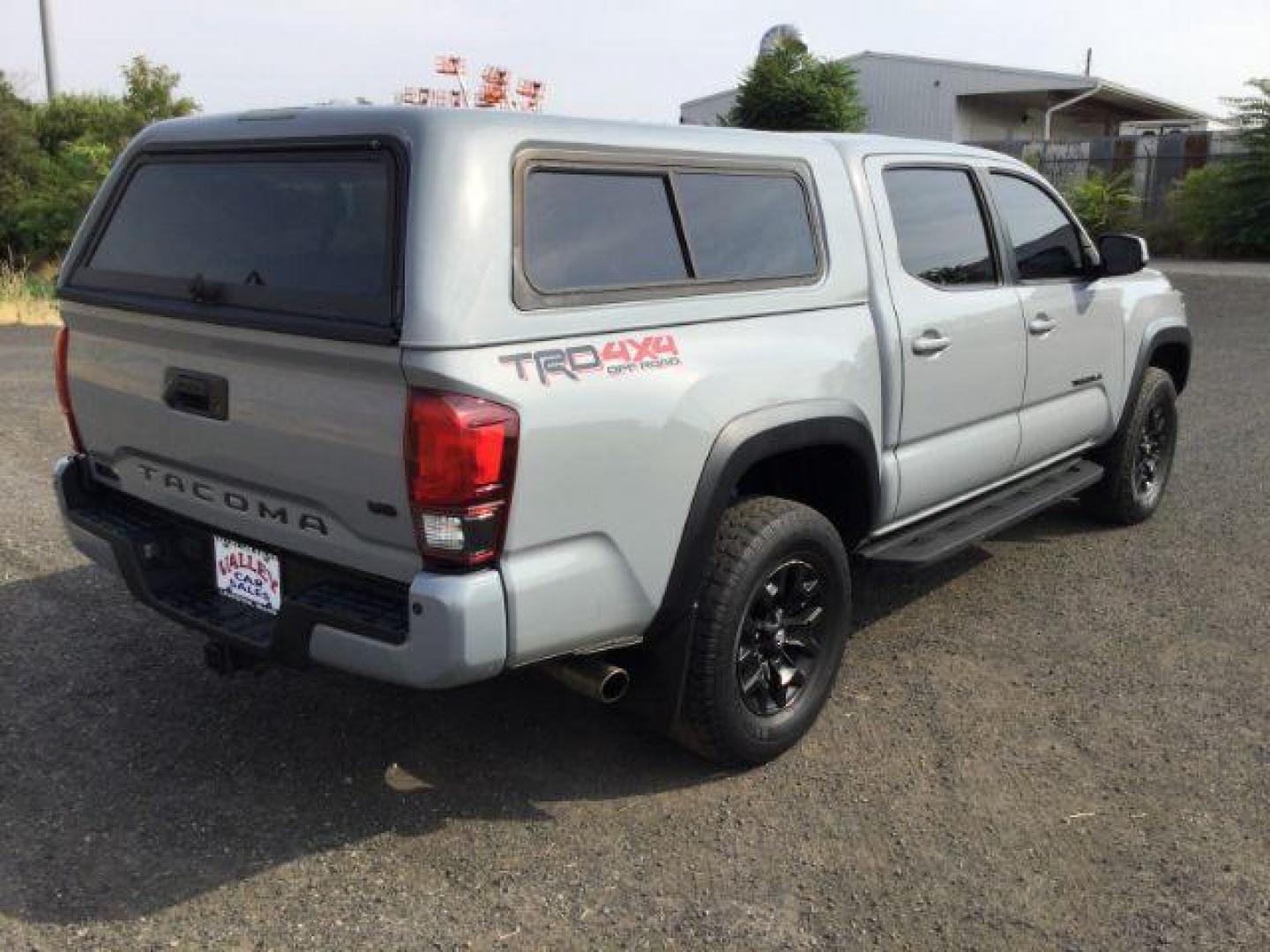 2018 Magnetic Gray Metallic /Black w/Gun Metal Toyota Tacoma Crew Cab TRD Off Road 4X4 (3TMCZ5AN4JM) with an 3.5L V-6 port/direct injection engine, 6-Speed Automatic transmission, located at 1801 Main Street, Lewiston, 83501, (208) 743-9371, 46.417065, -117.004799 - Photo#14