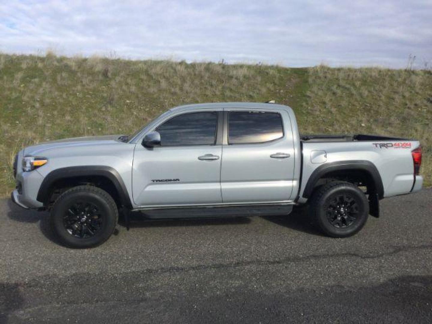 2018 Magnetic Gray Metallic /Black w/Gun Metal Toyota Tacoma Crew Cab TRD Off Road 4X4 (3TMCZ5AN4JM) with an 3.5L V-6 port/direct injection engine, 6-Speed Automatic transmission, located at 1801 Main Street, Lewiston, 83501, (208) 743-9371, 46.417065, -117.004799 - Photo#1