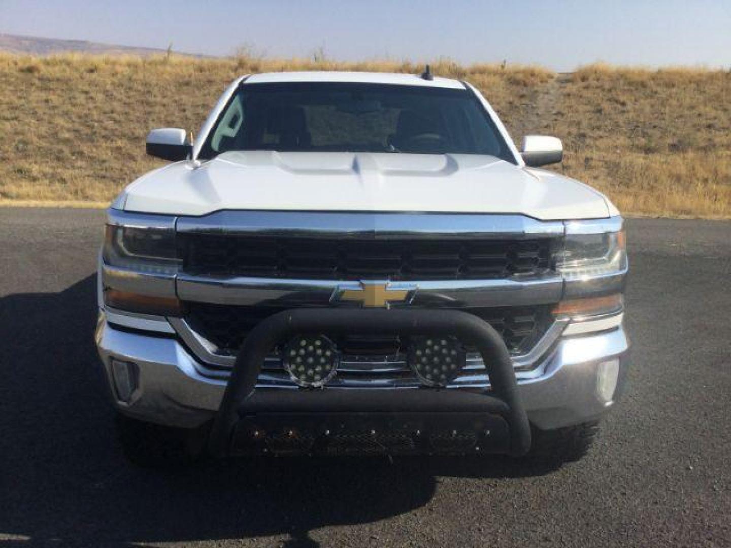 2017 Summit White Chevrolet Silverado 1500 1LT (3GCUKREC7HG) with an EcoTec3 4.3L V-6 gasoline direct injection engine, located at 1801 Main Street, Lewiston, 83501, (208) 743-9371, 46.417065, -117.004799 - Photo#7