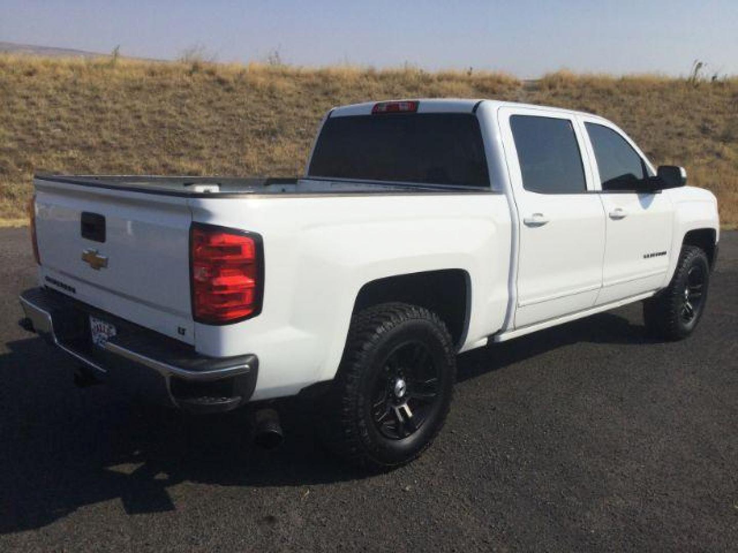 2017 Summit White Chevrolet Silverado 1500 1LT (3GCUKREC7HG) with an EcoTec3 4.3L V-6 gasoline direct injection engine, located at 1801 Main Street, Lewiston, 83501, (208) 743-9371, 46.417065, -117.004799 - Photo#10