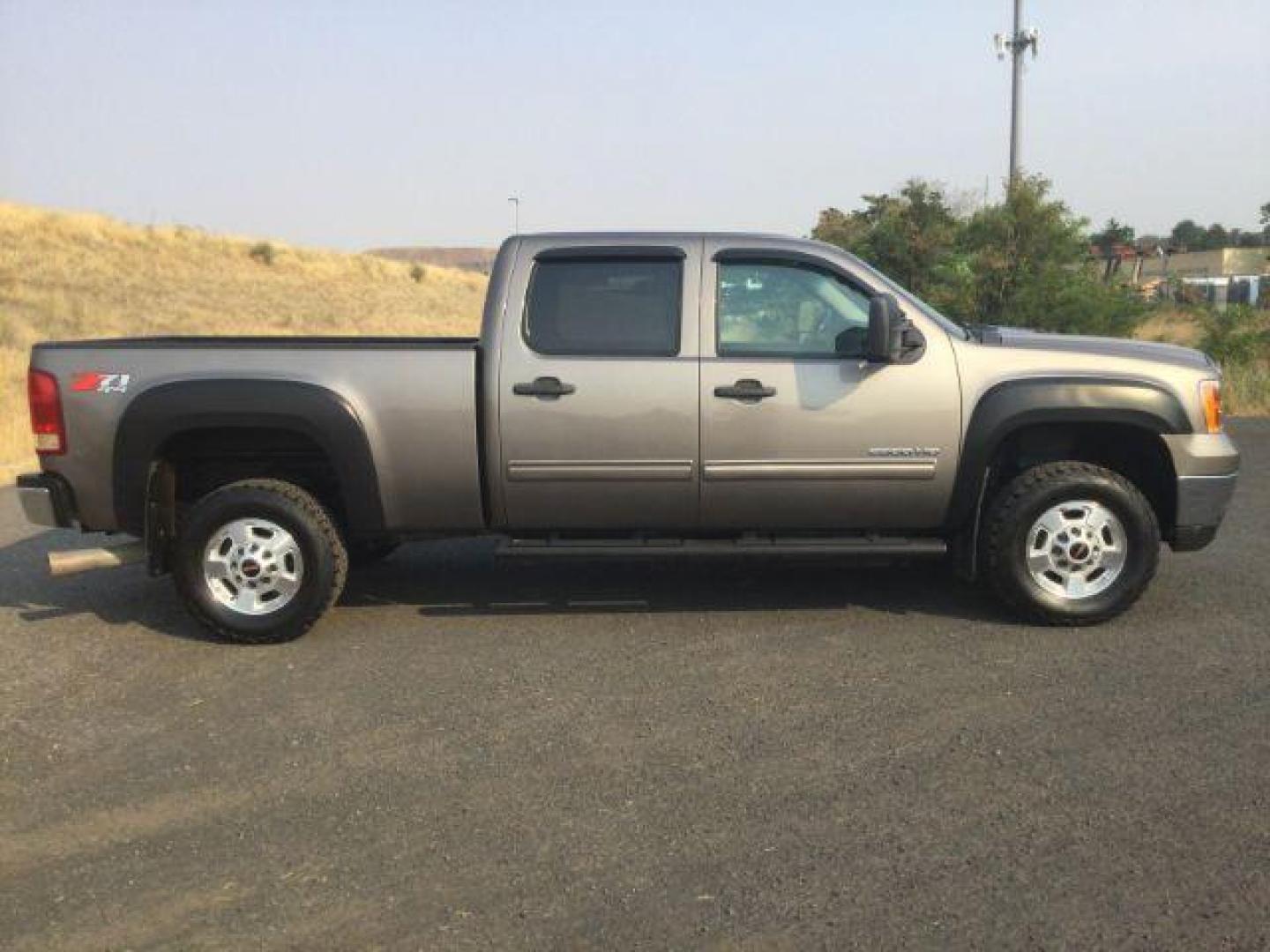 2012 Mocha Steel Metallic /Ebony GMC Sierra 2500HD SLE (1GT120C85CF) with an Duramax 6.6L V-8 diesel direct injection engine, 6-Speed Automatic transmission, located at 1801 Main Street, Lewiston, 83501, (208) 743-9371, 46.417065, -117.004799 - Photo#9