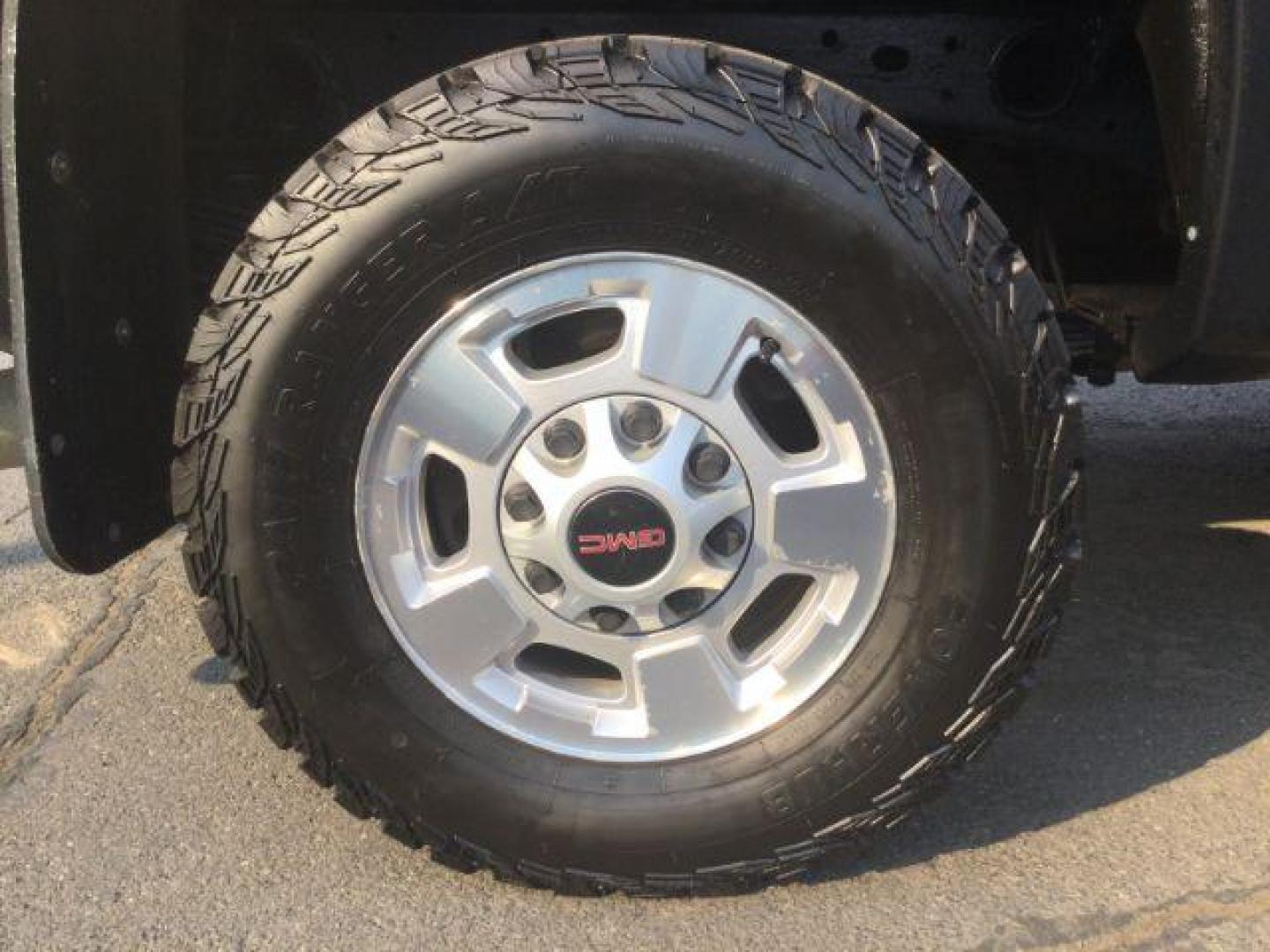 2012 Mocha Steel Metallic /Ebony GMC Sierra 2500HD SLE (1GT120C85CF) with an Duramax 6.6L V-8 diesel direct injection engine, 6-Speed Automatic transmission, located at 1801 Main Street, Lewiston, 83501, (208) 743-9371, 46.417065, -117.004799 - Photo#17