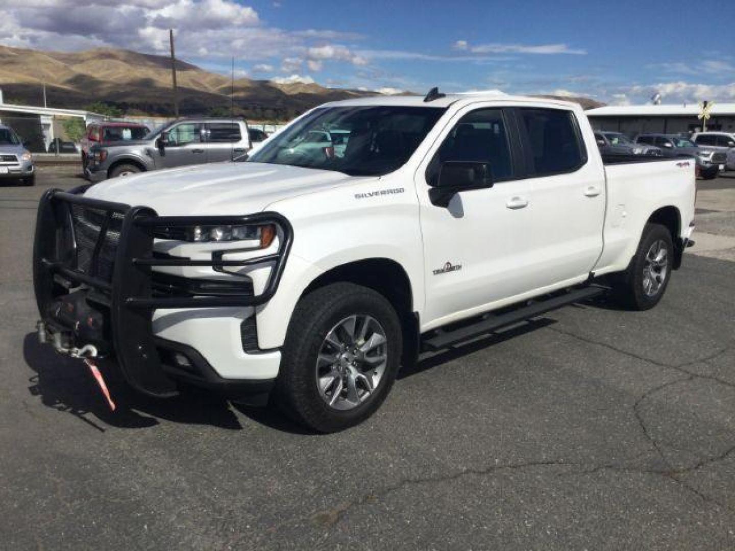 2019 Summit White /Jet Black Chevrolet Silverado 1500 Crew cab 4x4 RST (1GCUYEED2KZ) with an EcoTec3 5.3L V-8 gasoline direct injection engine, 8 Speed Automatic transmission, located at 1801 Main Street, Lewiston, 83501, (208) 743-9371, 46.417065, -117.004799 - Photo#1
