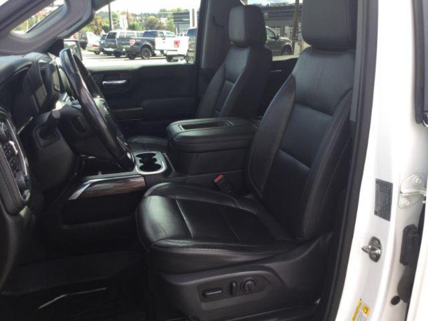 2019 Summit White /Jet Black Chevrolet Silverado 1500 Crew cab 4x4 RST (1GCUYEED2KZ) with an EcoTec3 5.3L V-8 gasoline direct injection engine, 8 Speed Automatic transmission, located at 1801 Main Street, Lewiston, 83501, (208) 743-9371, 46.417065, -117.004799 - Photo#4
