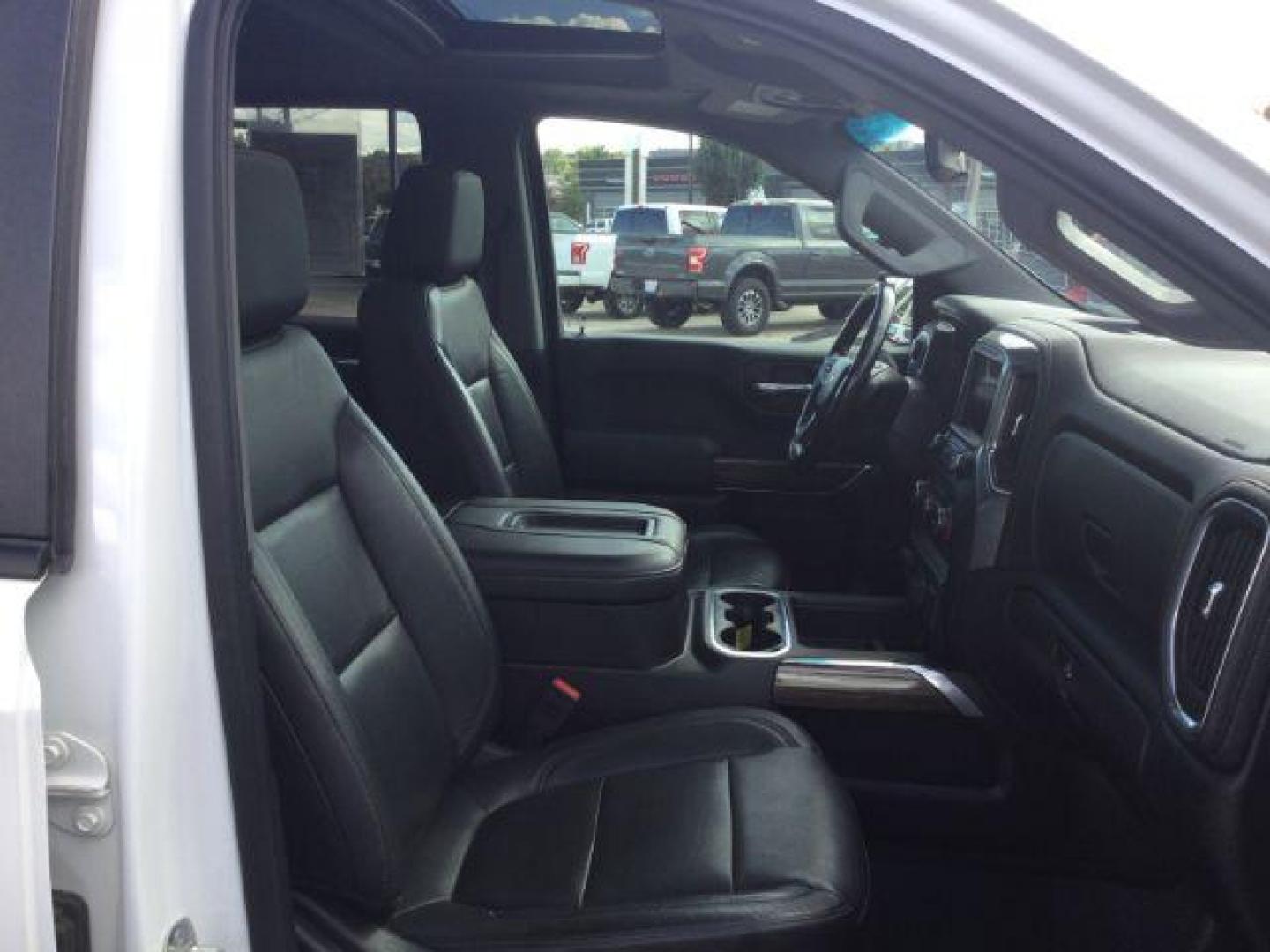 2019 Summit White /Jet Black Chevrolet Silverado 1500 Crew cab 4x4 RST (1GCUYEED2KZ) with an EcoTec3 5.3L V-8 gasoline direct injection engine, 8 Speed Automatic transmission, located at 1801 Main Street, Lewiston, 83501, (208) 743-9371, 46.417065, -117.004799 - Photo#6