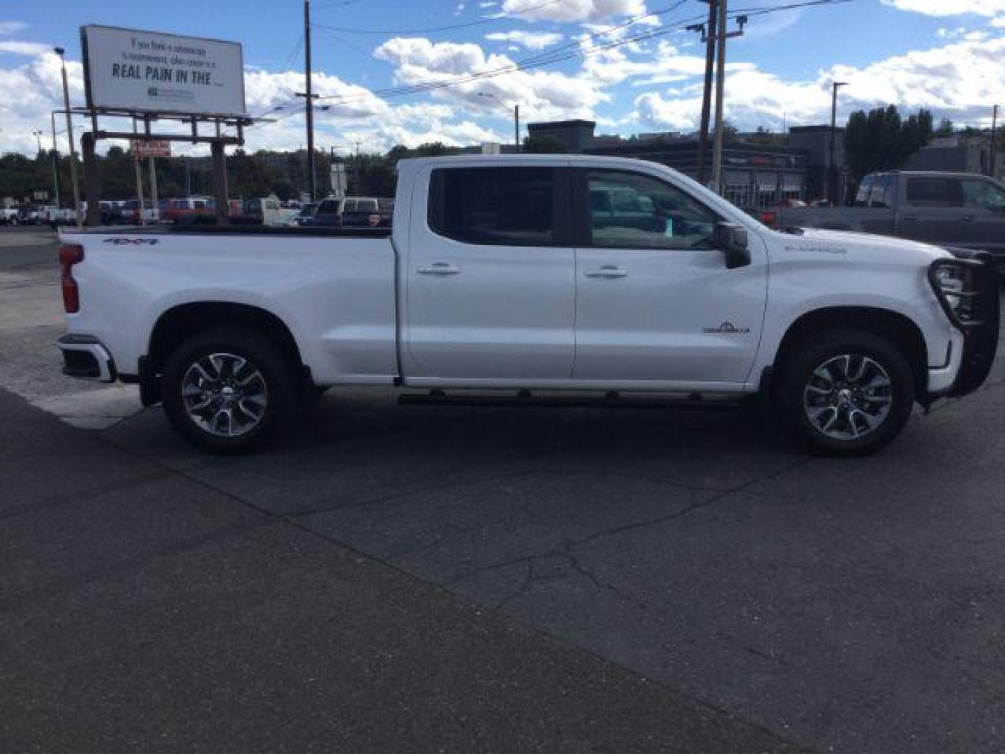 2019 Summit White /Jet Black Chevrolet Silverado 1500 Crew cab 4x4 RST (1GCUYEED2KZ) with an EcoTec3 5.3L V-8 gasoline direct injection engine, 8 Speed Automatic transmission, located at 1801 Main Street, Lewiston, 83501, (208) 743-9371, 46.417065, -117.004799 - Photo#13
