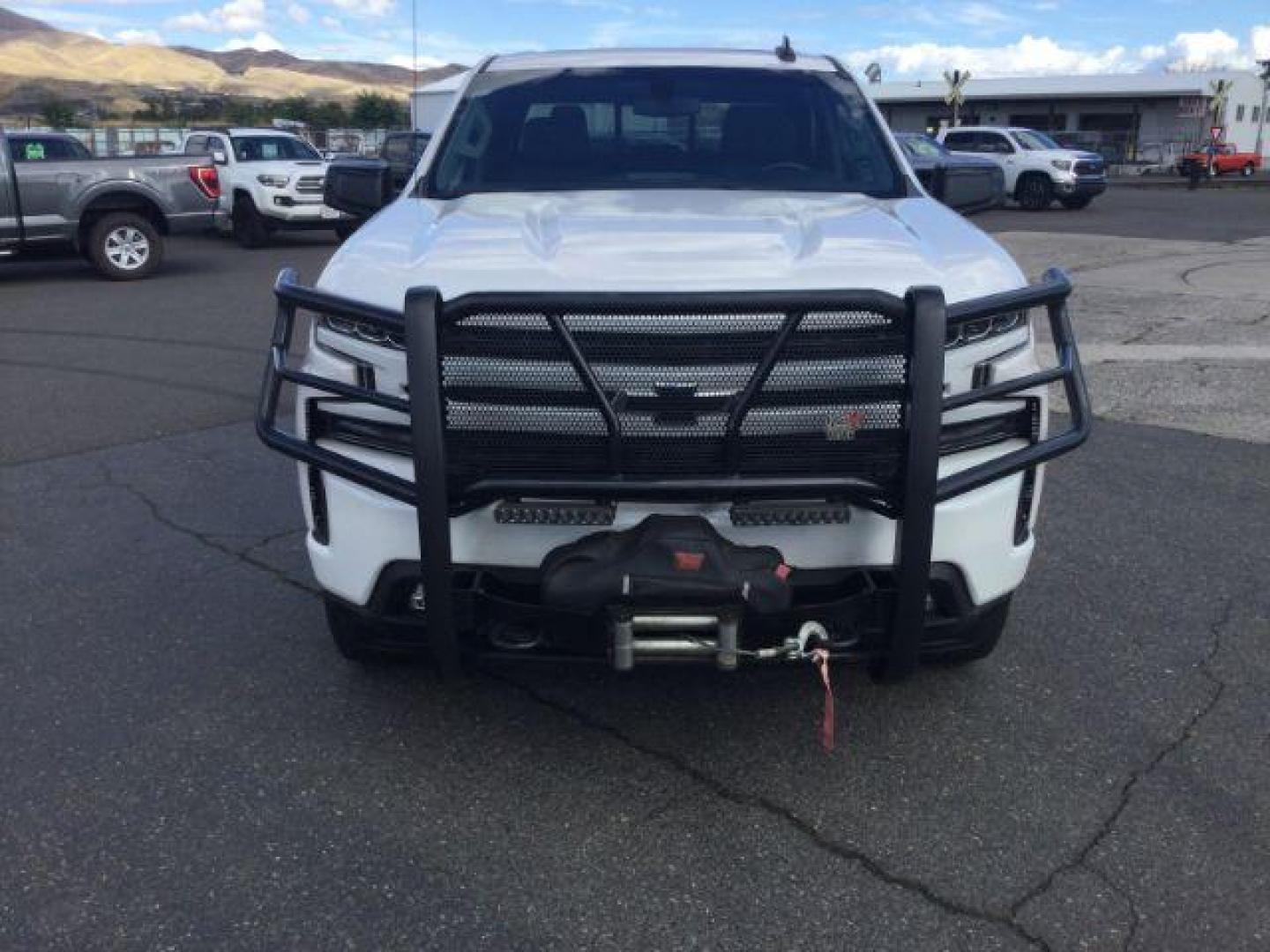2019 Summit White /Jet Black Chevrolet Silverado 1500 Crew cab 4x4 RST (1GCUYEED2KZ) with an EcoTec3 5.3L V-8 gasoline direct injection engine, 8 Speed Automatic transmission, located at 1801 Main Street, Lewiston, 83501, (208) 743-9371, 46.417065, -117.004799 - Photo#16