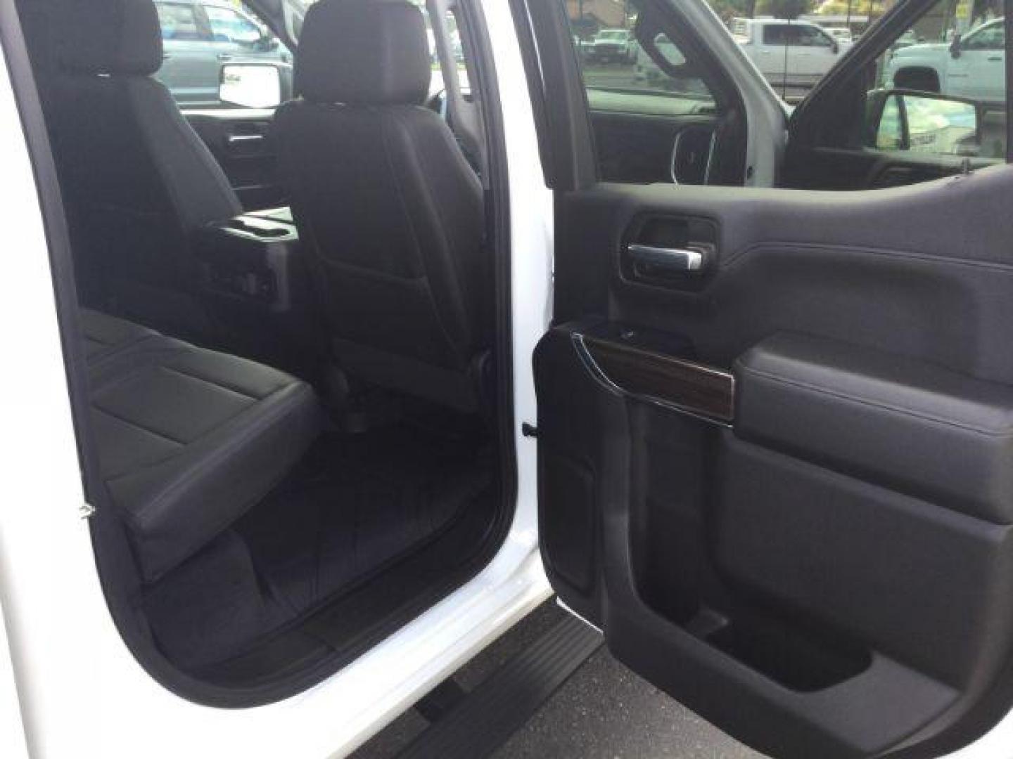 2019 Summit White /Jet Black Chevrolet Silverado 1500 Crew cab 4x4 RST (1GCUYEED2KZ) with an EcoTec3 5.3L V-8 gasoline direct injection engine, 8 Speed Automatic transmission, located at 1801 Main Street, Lewiston, 83501, (208) 743-9371, 46.417065, -117.004799 - Photo#17