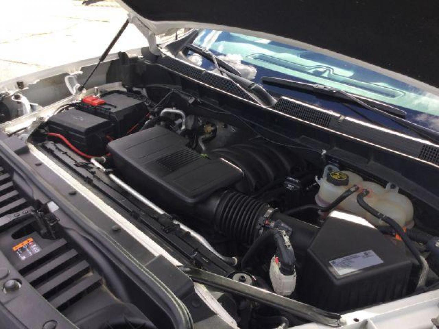 2019 Summit White /Jet Black Chevrolet Silverado 1500 Crew cab 4x4 RST (1GCUYEED2KZ) with an EcoTec3 5.3L V-8 gasoline direct injection engine, 8 Speed Automatic transmission, located at 1801 Main Street, Lewiston, 83501, (208) 743-9371, 46.417065, -117.004799 - Photo#28