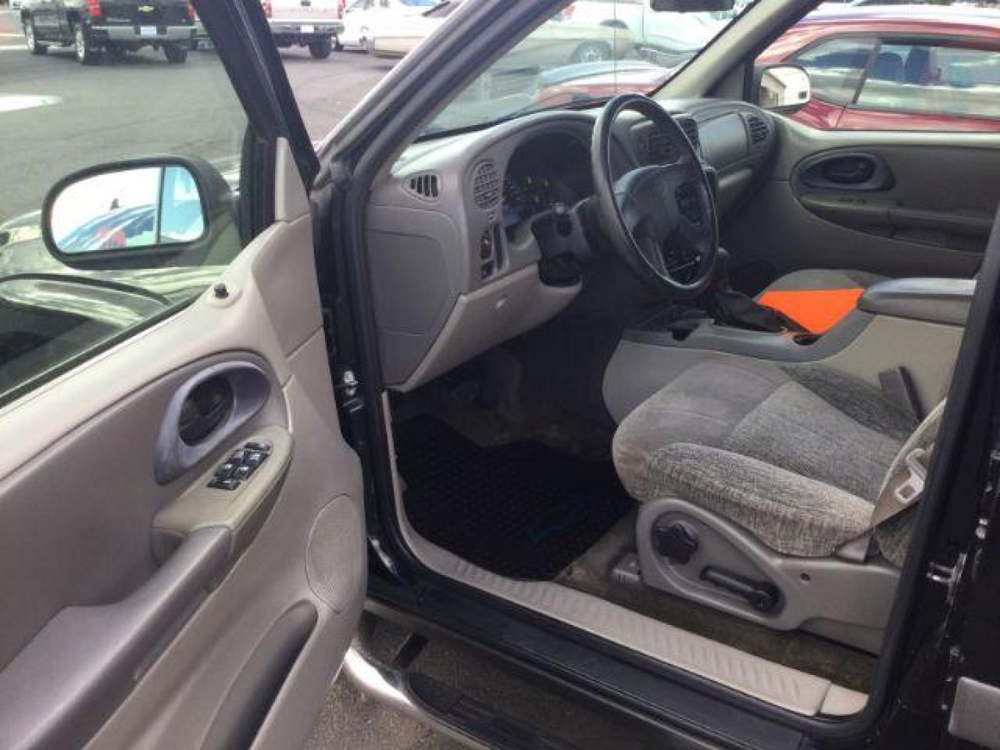 2003 Black /Medium Pewter Chevrolet TrailBlazer LS (1GNDT13S132) with an Vortec 4.2L I-6 DOHC engine, 4 speed Automatic transmission, located at 1801 Main Street, Lewiston, 83501, (208) 743-9371, 46.417065, -117.004799 - Photo#4