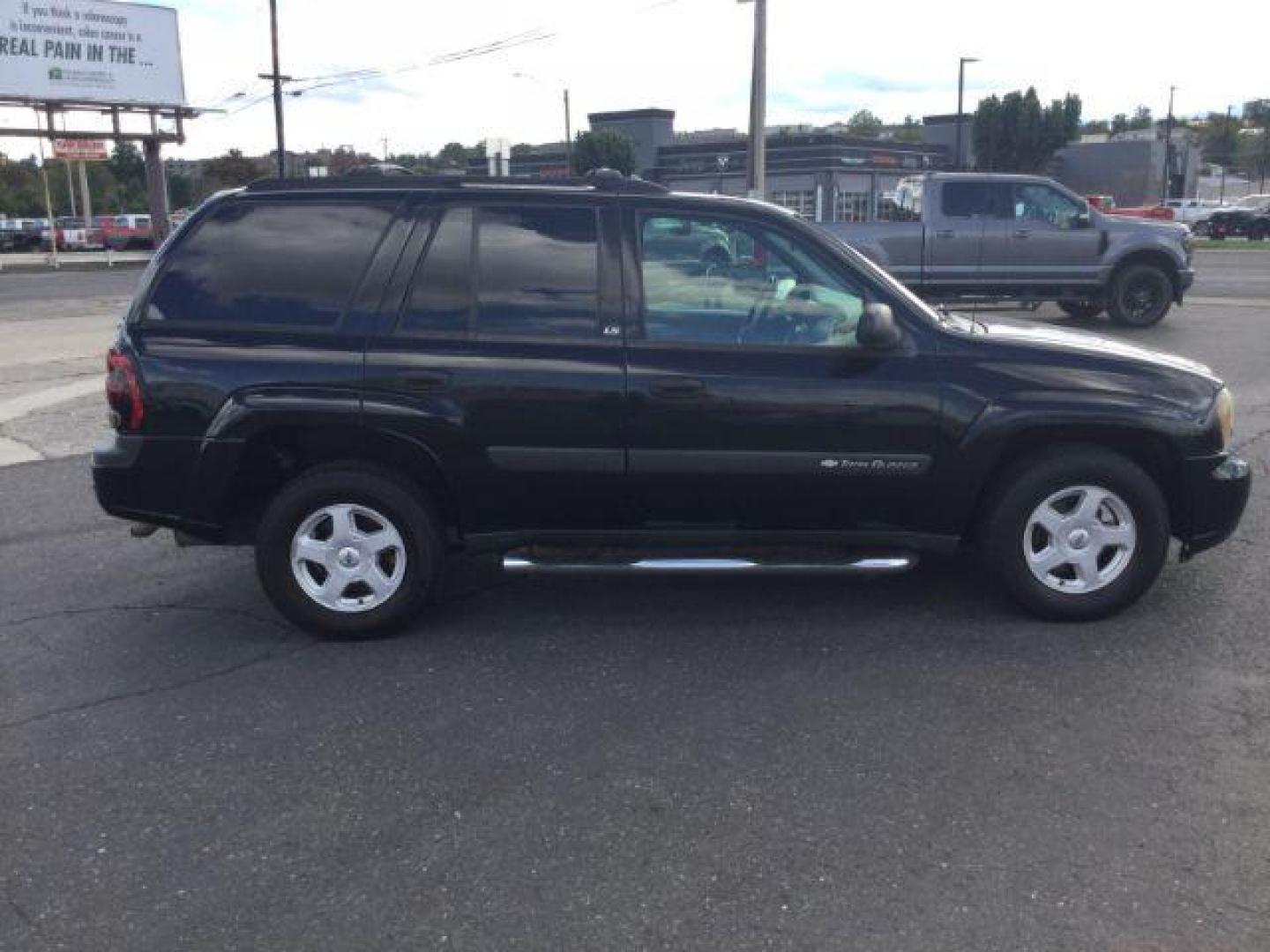 2003 Black /Medium Pewter Chevrolet TrailBlazer LS (1GNDT13S132) with an Vortec 4.2L I-6 DOHC engine, 4 speed Automatic transmission, located at 1801 Main Street, Lewiston, 83501, (208) 743-9371, 46.417065, -117.004799 - Photo#10