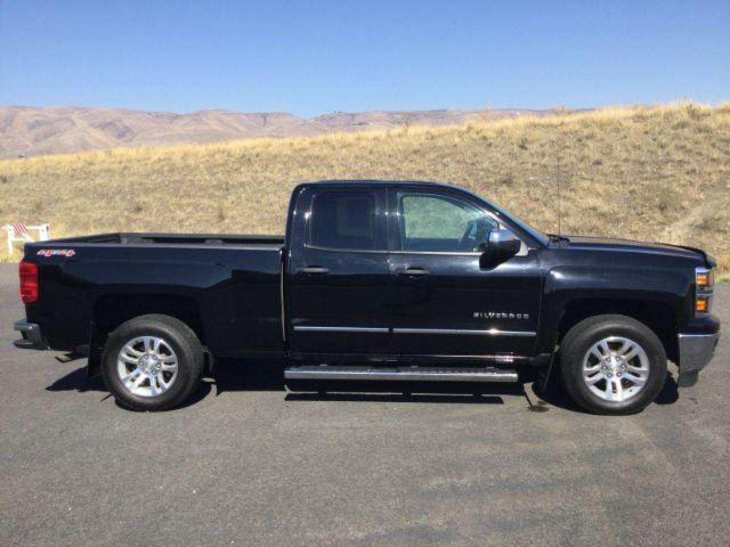 2014 Black /Jet Black Chevrolet Silverado 1500 1LT (1GCVKREC5EZ) with an EcoTec3 5.3L V-8 gasoline direct injection engine, 6-Speed Automatic transmission, located at 1801 Main Street, Lewiston, 83501, (208) 743-9371, 46.417065, -117.004799 - Photo#9