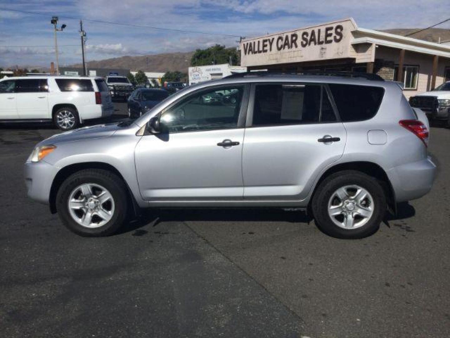 2010 SILVER /GRAY CLOTH Toyota RAV4 4WD (JTMBF4DV4AD) with an 2.5 4cyl engine, 4 speed Automatic transmission, located at 1801 Main Street, Lewiston, 83501, (208) 743-9371, 46.417065, -117.004799 - Photo#1