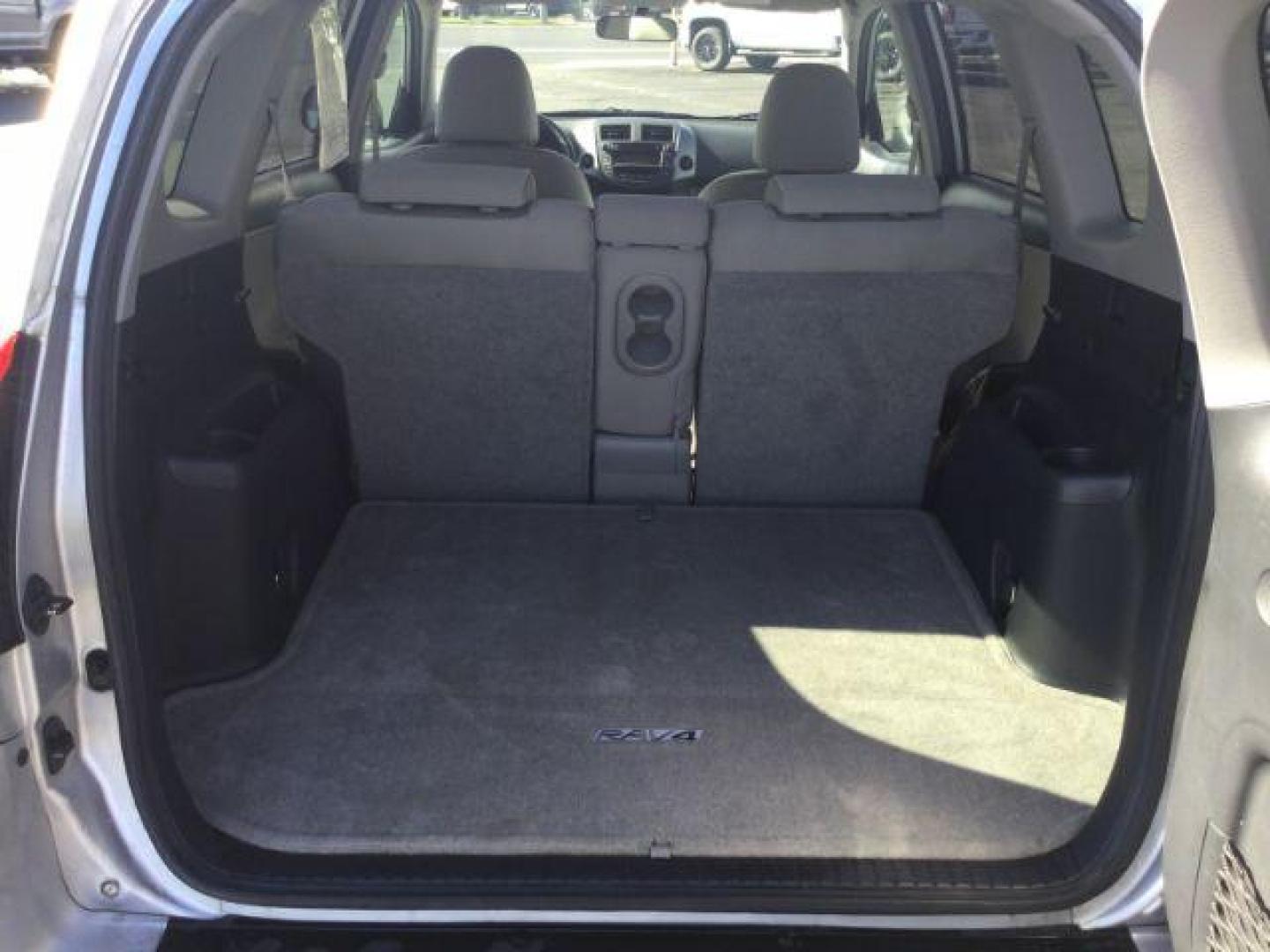 2010 SILVER /GRAY CLOTH Toyota RAV4 4WD (JTMBF4DV4AD) with an 2.5 4cyl engine, 4 speed Automatic transmission, located at 1801 Main Street, Lewiston, 83501, (208) 743-9371, 46.417065, -117.004799 - Photo#9