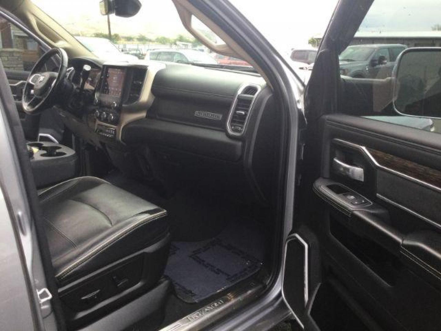2021 Billet Silver Metallic Clearcoat /Black Ram 3500 Laramie Crew Cab 4x4 8' Box (3C63R3JL7MG) with an Cummins 6.7L I-6 diesel direct injection engine, 6-Speed Automatic transmission, located at 1801 Main Street, Lewiston, 83501, (208) 743-9371, 46.417065, -117.004799 - Photo#11
