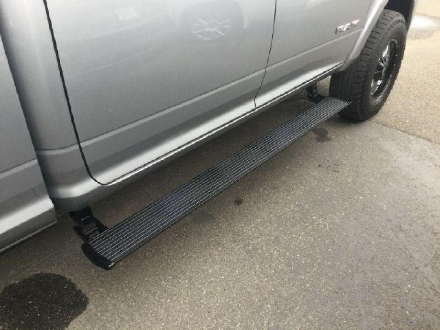 2021 Billet Silver Metallic Clearcoat /Black Ram 3500 Laramie Crew Cab 4x4 8' Box (3C63R3JL7MG) with an Cummins 6.7L I-6 diesel direct injection engine, 6-Speed Automatic transmission, located at 1801 Main Street, Lewiston, 83501, (208) 743-9371, 46.417065, -117.004799 - Photo#20