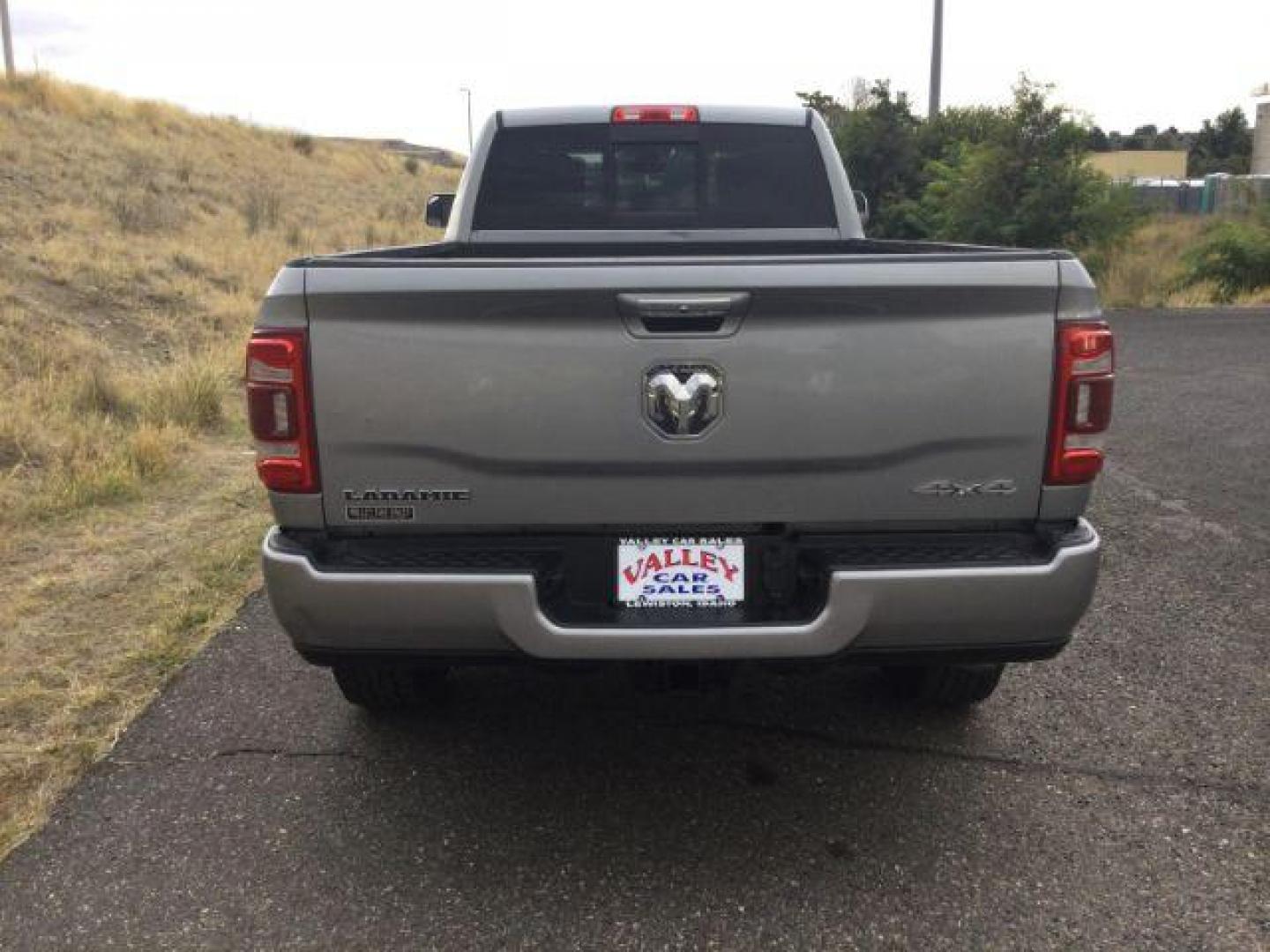 2021 Billet Silver Metallic Clearcoat /Black Ram 3500 Laramie Crew Cab 4x4 8' Box (3C63R3JL7MG) with an Cummins 6.7L I-6 diesel direct injection engine, 6-Speed Automatic transmission, located at 1801 Main Street, Lewiston, 83501, (208) 743-9371, 46.417065, -117.004799 - Photo#26