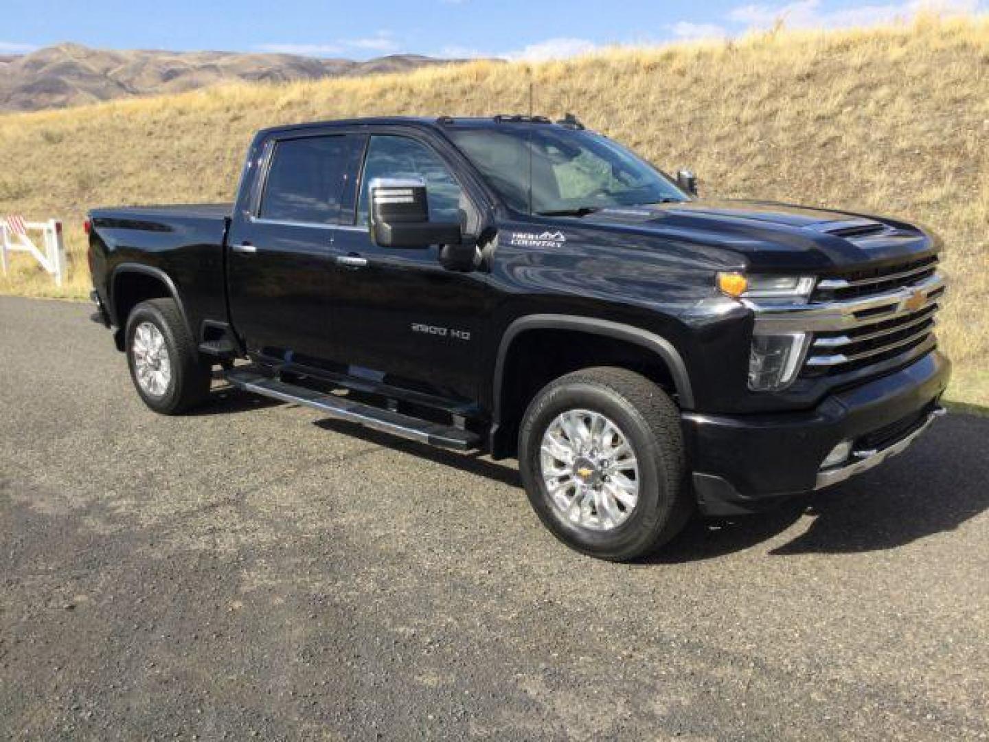 2021 Mosaic Black Metallic Chevrolet Silverado 2500HD 4WD Crew Cab Standard Bed High Country | 4WD Crew Cab Long Bed High Country (1GC1YREY0MF) , located at 1801 Main Street, Lewiston, 83501, (208) 743-9371, 46.417065, -117.004799 - Photo#0