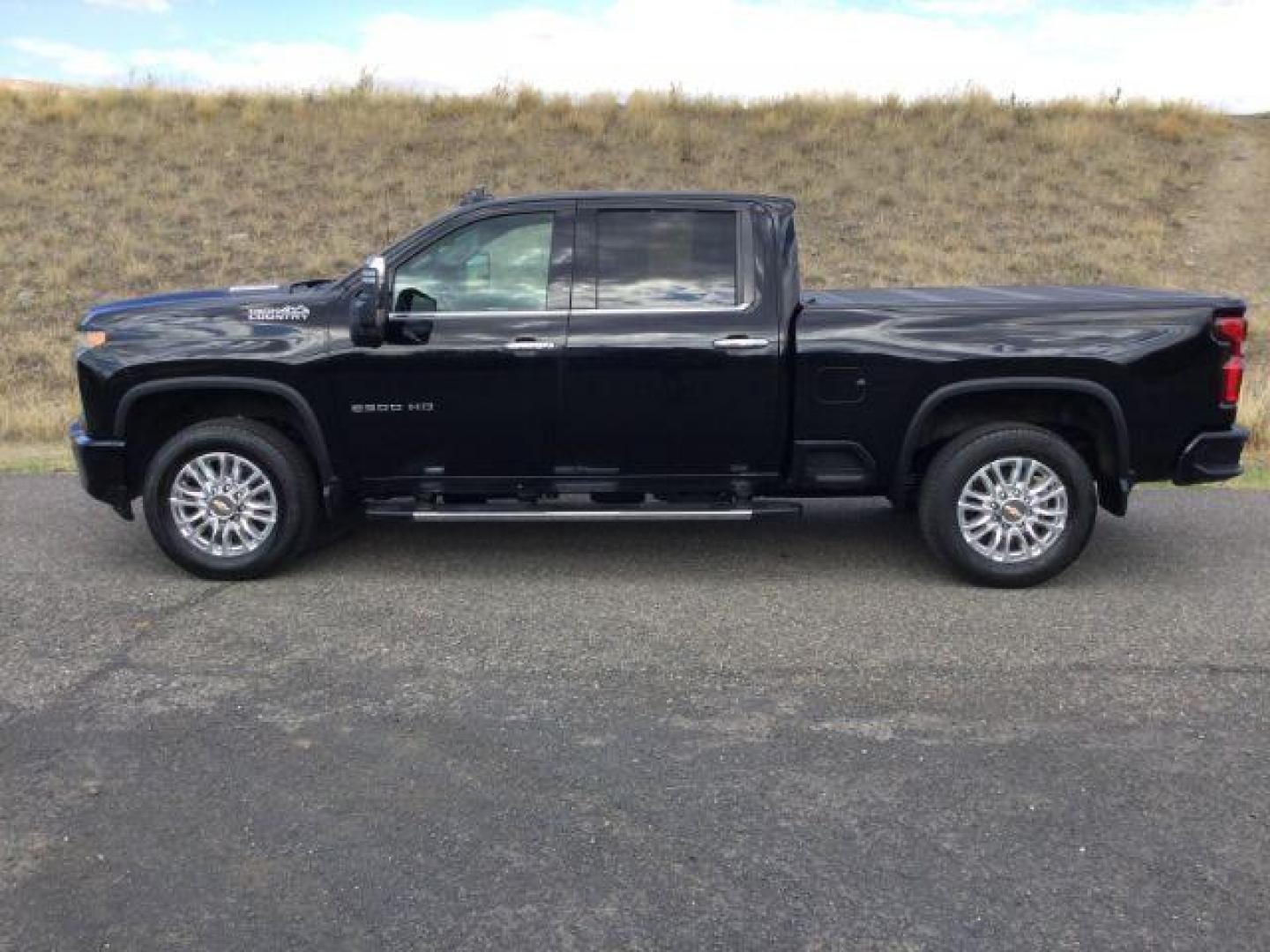 2021 Mosaic Black Metallic Chevrolet Silverado 2500HD 4WD Crew Cab Standard Bed High Country | 4WD Crew Cab Long Bed High Country (1GC1YREY0MF) , located at 1801 Main Street, Lewiston, 83501, (208) 743-9371, 46.417065, -117.004799 - Photo#2
