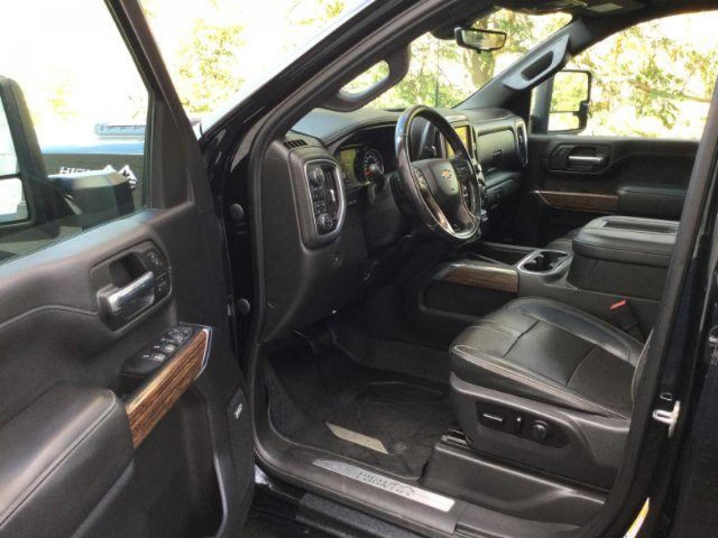 2021 Mosaic Black Metallic Chevrolet Silverado 2500HD 4WD Crew Cab Standard Bed High Country | 4WD Crew Cab Long Bed High Country (1GC1YREY0MF) , located at 1801 Main Street, Lewiston, 83501, (208) 743-9371, 46.417065, -117.004799 - Photo#3