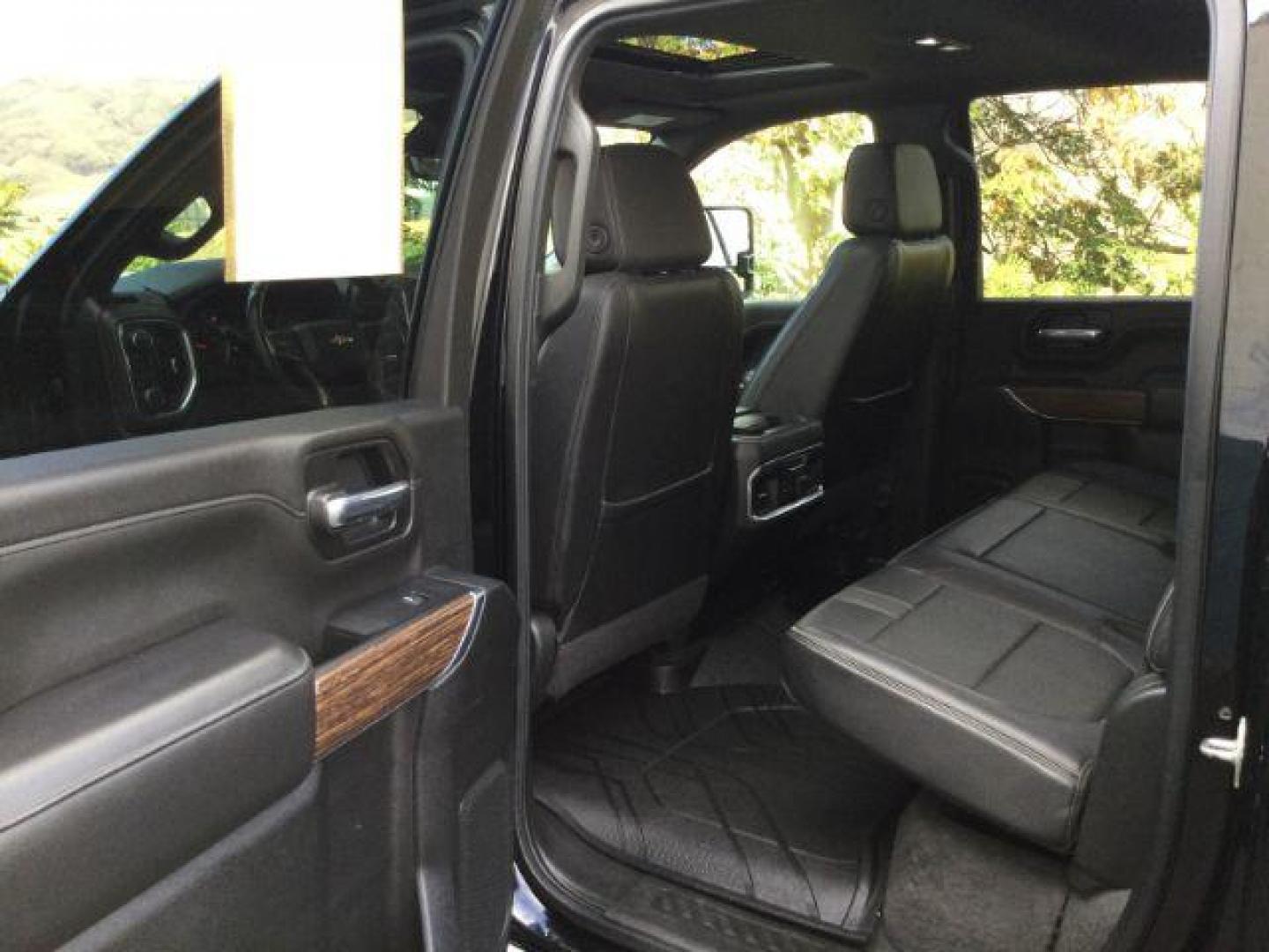 2021 Mosaic Black Metallic Chevrolet Silverado 2500HD 4WD Crew Cab Standard Bed High Country | 4WD Crew Cab Long Bed High Country (1GC1YREY0MF) , located at 1801 Main Street, Lewiston, 83501, (208) 743-9371, 46.417065, -117.004799 - Photo#5