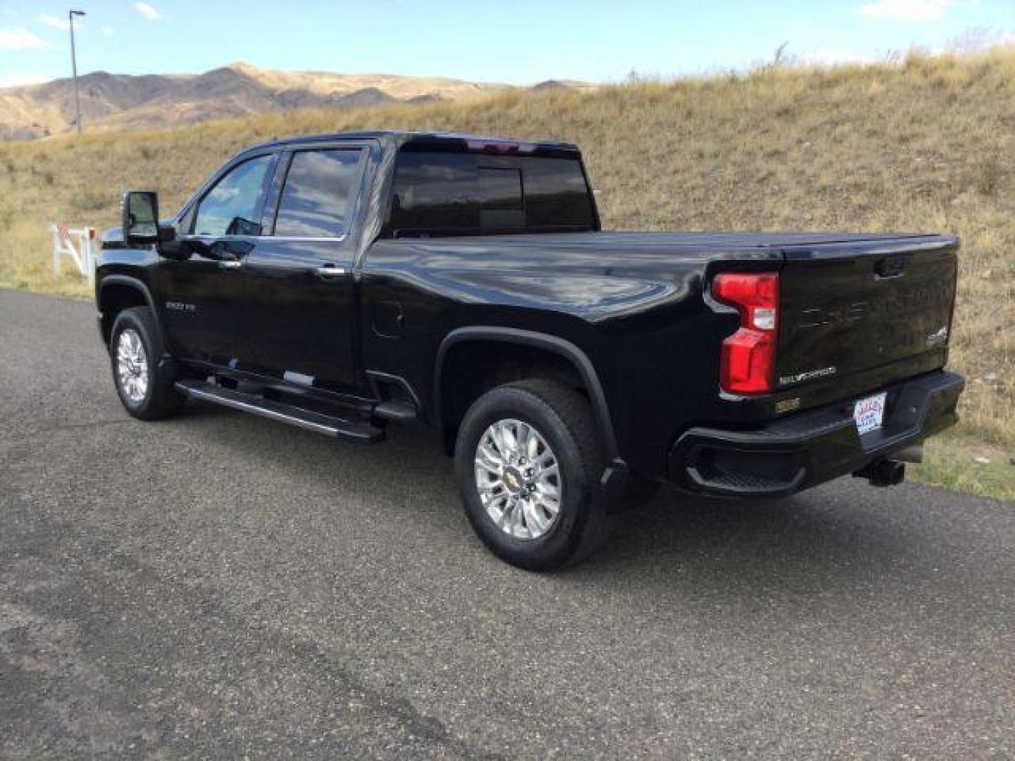 2021 Mosaic Black Metallic Chevrolet Silverado 2500HD 4WD Crew Cab Standard Bed High Country | 4WD Crew Cab Long Bed High Country (1GC1YREY0MF) , located at 1801 Main Street, Lewiston, 83501, (208) 743-9371, 46.417065, -117.004799 - Photo#8