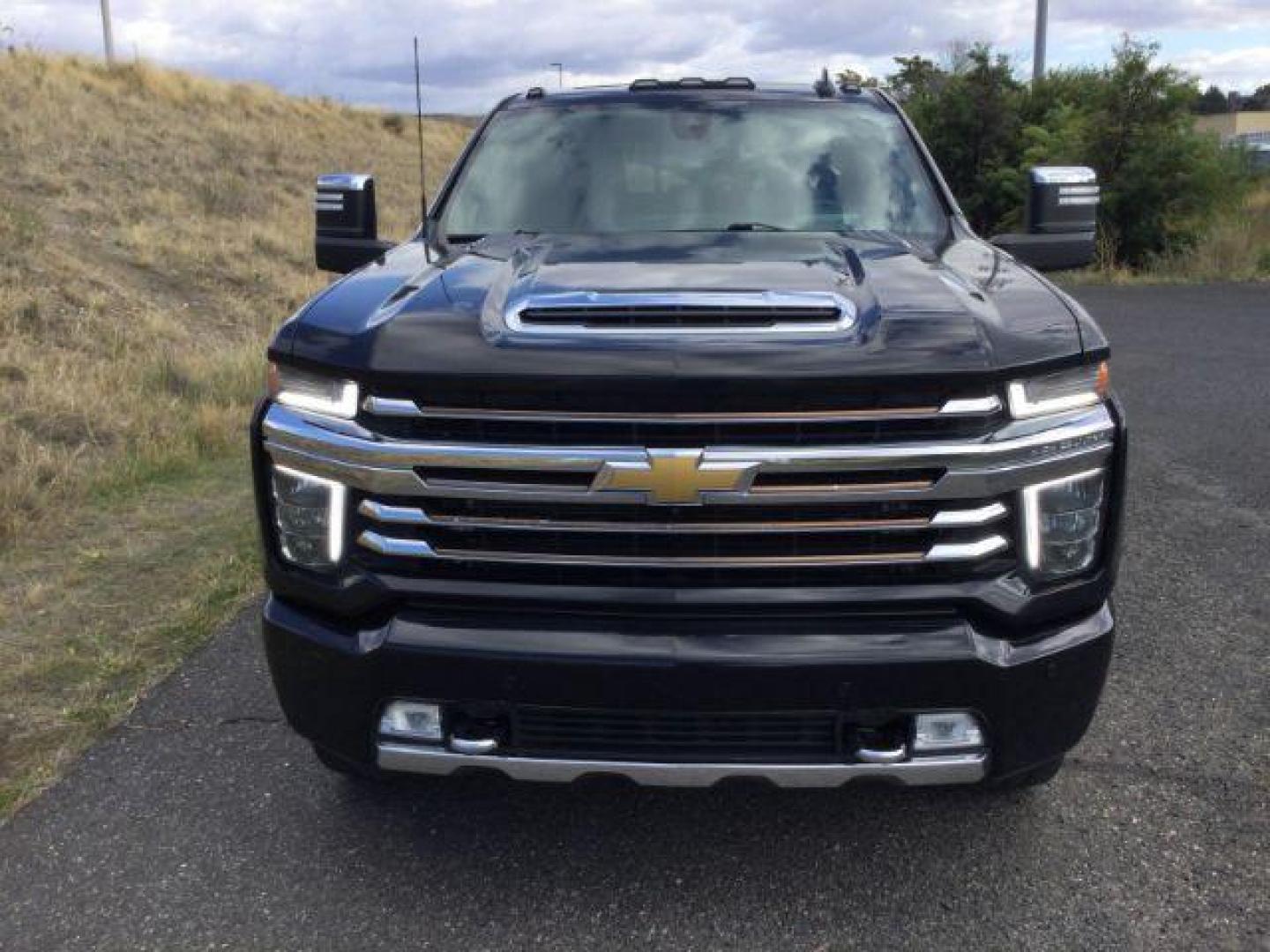 2021 Mosaic Black Metallic Chevrolet Silverado 2500HD 4WD Crew Cab Standard Bed High Country | 4WD Crew Cab Long Bed High Country (1GC1YREY0MF) , located at 1801 Main Street, Lewiston, 83501, (208) 743-9371, 46.417065, -117.004799 - Photo#10