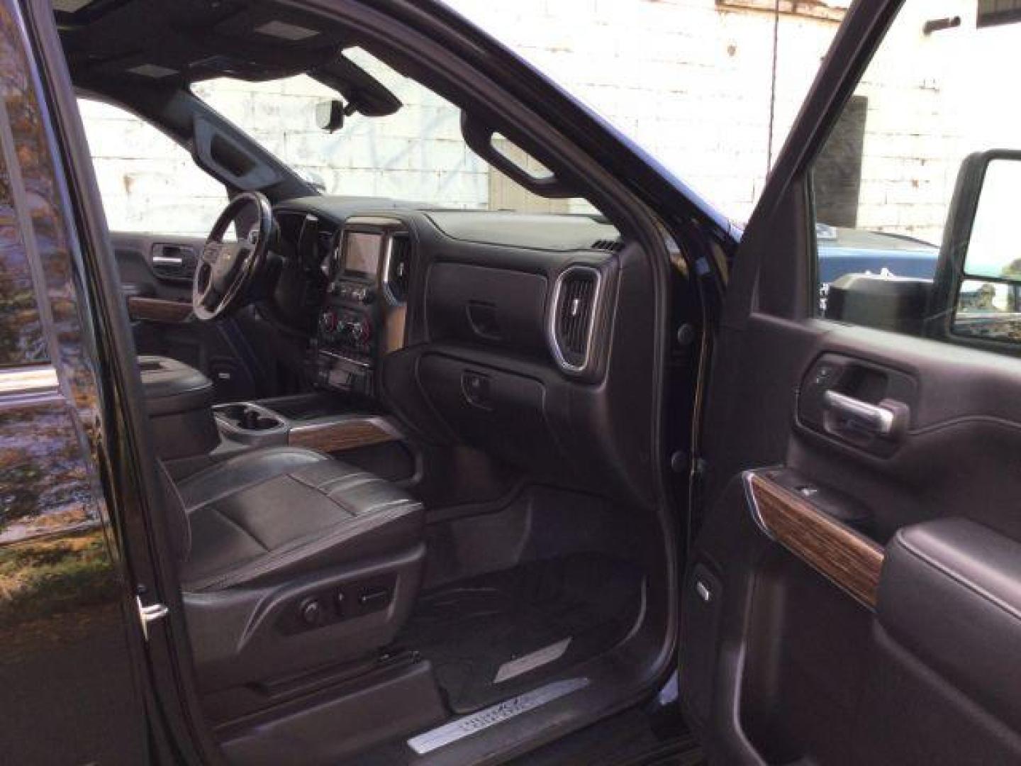 2021 Mosaic Black Metallic Chevrolet Silverado 2500HD 4WD Crew Cab Standard Bed High Country | 4WD Crew Cab Long Bed High Country (1GC1YREY0MF) , located at 1801 Main Street, Lewiston, 83501, (208) 743-9371, 46.417065, -117.004799 - Photo#16