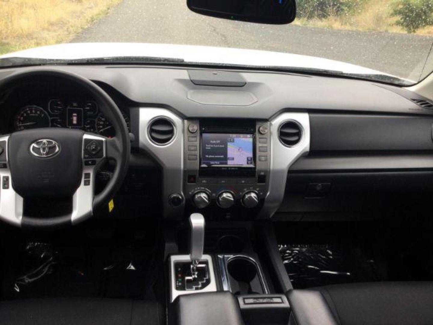 2018 Super White /Graphite Toyota Tundra SR5 5.7L V8 (5TFDY5F15JX) with an I-FORCE 5.7L V-8 DOHC engine, 6-Speed Automatic transmission, located at 1801 Main Street, Lewiston, 83501, (208) 743-9371, 46.417065, -117.004799 - Photo#7