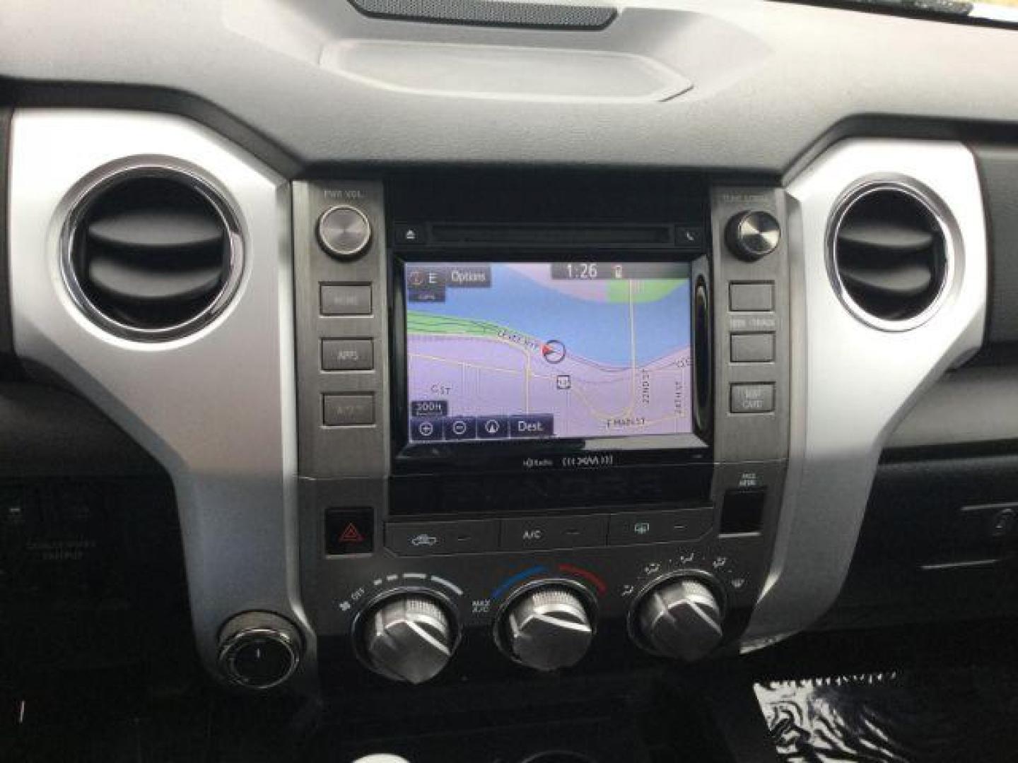 2018 Super White /Graphite Toyota Tundra SR5 5.7L V8 (5TFDY5F15JX) with an I-FORCE 5.7L V-8 DOHC engine, 6-Speed Automatic transmission, located at 1801 Main Street, Lewiston, 83501, (208) 743-9371, 46.417065, -117.004799 - Photo#8