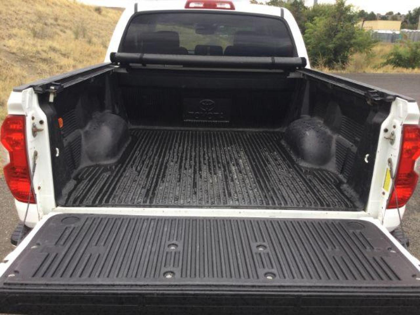 2018 Super White /Graphite Toyota Tundra SR5 5.7L V8 (5TFDY5F15JX) with an I-FORCE 5.7L V-8 DOHC engine, 6-Speed Automatic transmission, located at 1801 Main Street, Lewiston, 83501, (208) 743-9371, 46.417065, -117.004799 - Photo#14