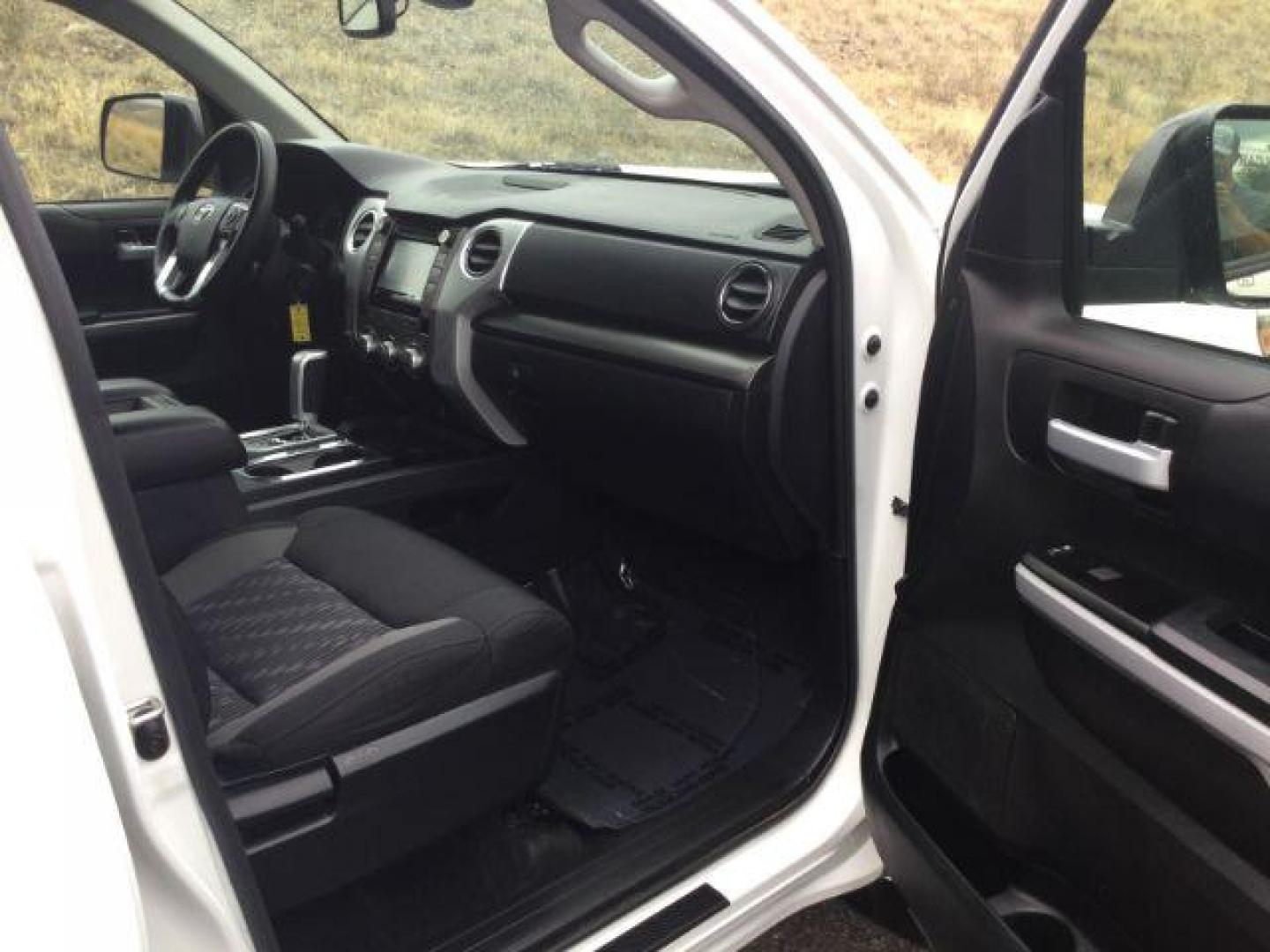 2018 Super White /Graphite Toyota Tundra SR5 5.7L V8 (5TFDY5F15JX) with an I-FORCE 5.7L V-8 DOHC engine, 6-Speed Automatic transmission, located at 1801 Main Street, Lewiston, 83501, (208) 743-9371, 46.417065, -117.004799 - Photo#17