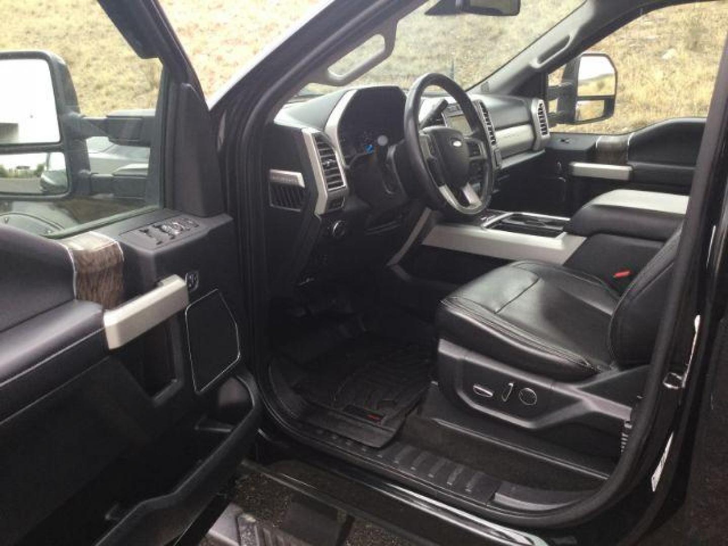 2017 Shadow Black /Black Ford F-350 LARIAT (1FT8W3BTXHE) with an Powerstroke 6.7L V-8 diesel direct injection engine, 6-Speed Automatic transmission, located at 1801 Main Street, Lewiston, 83501, (208) 743-9371, 46.417065, -117.004799 - Photo#3