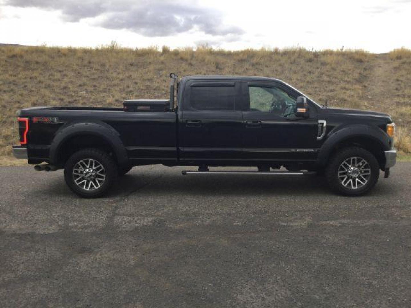 2017 Shadow Black /Black Ford F-350 LARIAT (1FT8W3BTXHE) with an Powerstroke 6.7L V-8 diesel direct injection engine, 6-Speed Automatic transmission, located at 1801 Main Street, Lewiston, 83501, (208) 743-9371, 46.417065, -117.004799 - Photo#15