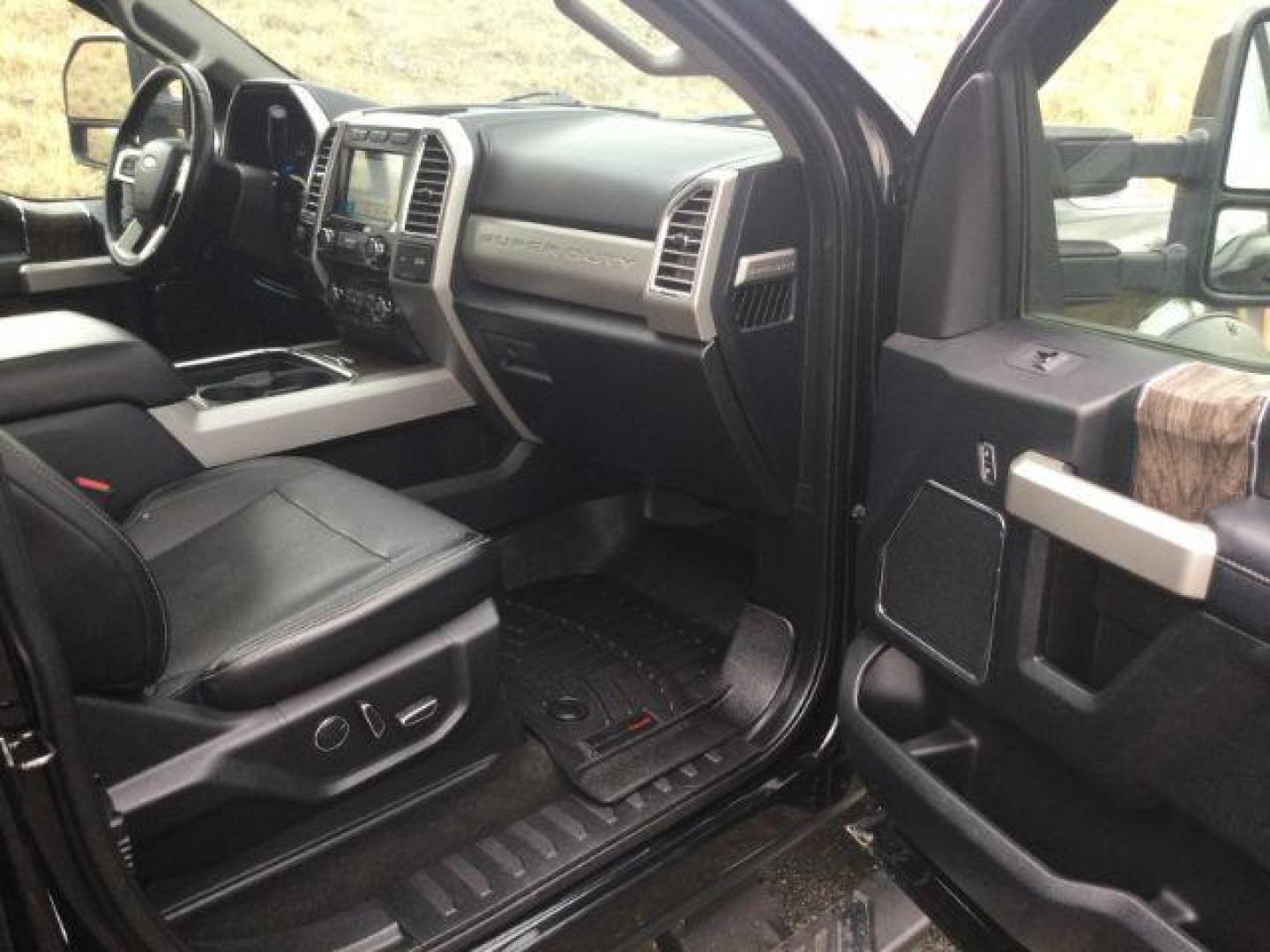 2017 Shadow Black /Black Ford F-350 LARIAT (1FT8W3BTXHE) with an Powerstroke 6.7L V-8 diesel direct injection engine, 6-Speed Automatic transmission, located at 1801 Main Street, Lewiston, 83501, (208) 743-9371, 46.417065, -117.004799 - Photo#22