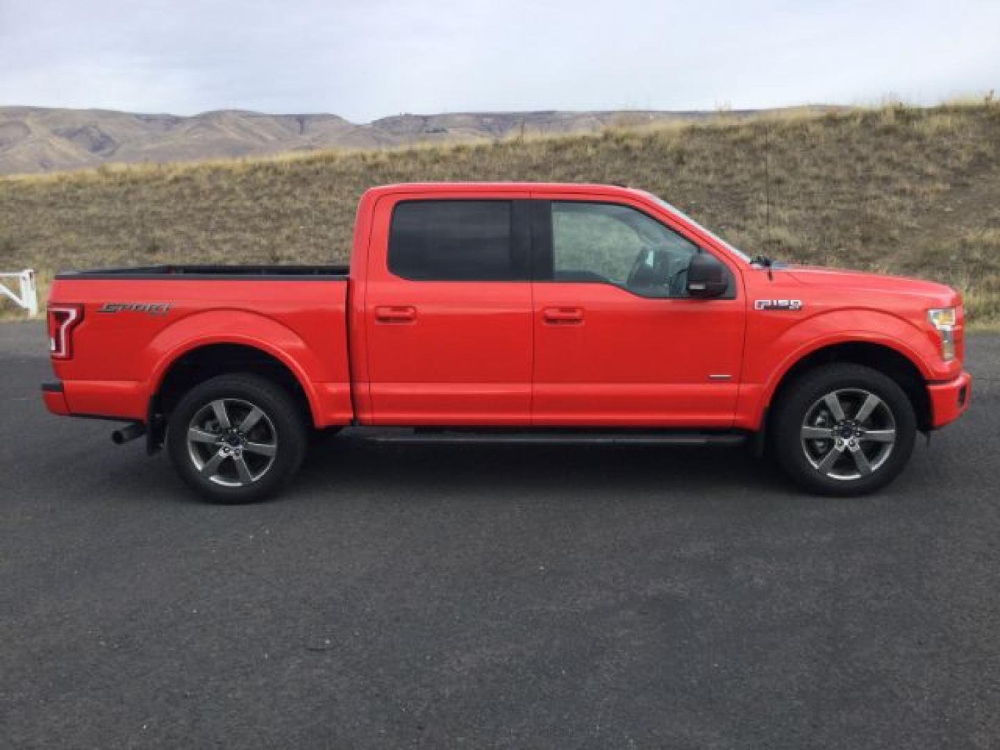 2016 Race Red /Black Ford F 150 Crew Cab 4x4 XLT (1FTEW1EG9GK) with an EcoBoost 3.5L V-6 gasoline direct injection engine, 6-Speed Automatic transmission, located at 1801 Main Street, Lewiston, 83501, (208) 743-9371, 46.417065, -117.004799- Photo#2