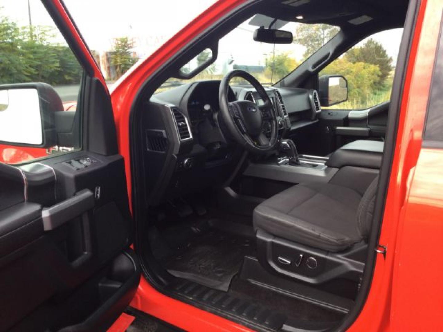 2016 Race Red /Black Ford F 150 Crew Cab 4x4 XLT (1FTEW1EG9GK) with an EcoBoost 3.5L V-6 gasoline direct injection engine, 6-Speed Automatic transmission, located at 1801 Main Street, Lewiston, 83501, (208) 743-9371, 46.417065, -117.004799- Photo#4