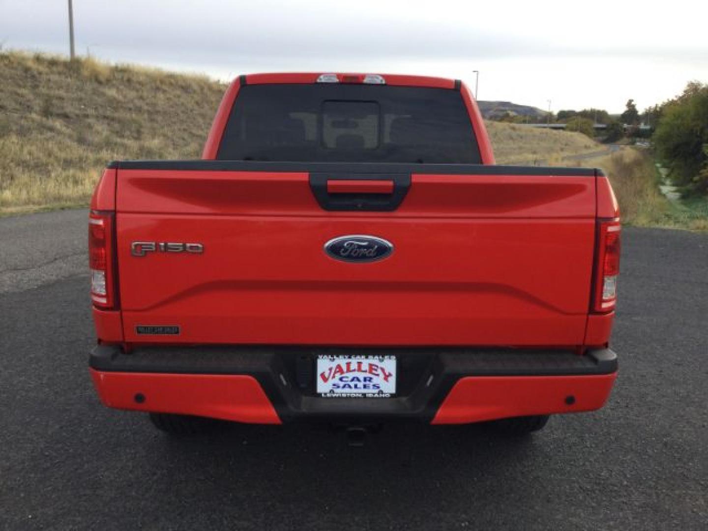 2016 Race Red /Black Ford F 150 Crew Cab 4x4 XLT (1FTEW1EG9GK) with an EcoBoost 3.5L V-6 gasoline direct injection engine, 6-Speed Automatic transmission, located at 1801 Main Street, Lewiston, 83501, (208) 743-9371, 46.417065, -117.004799- Photo#10