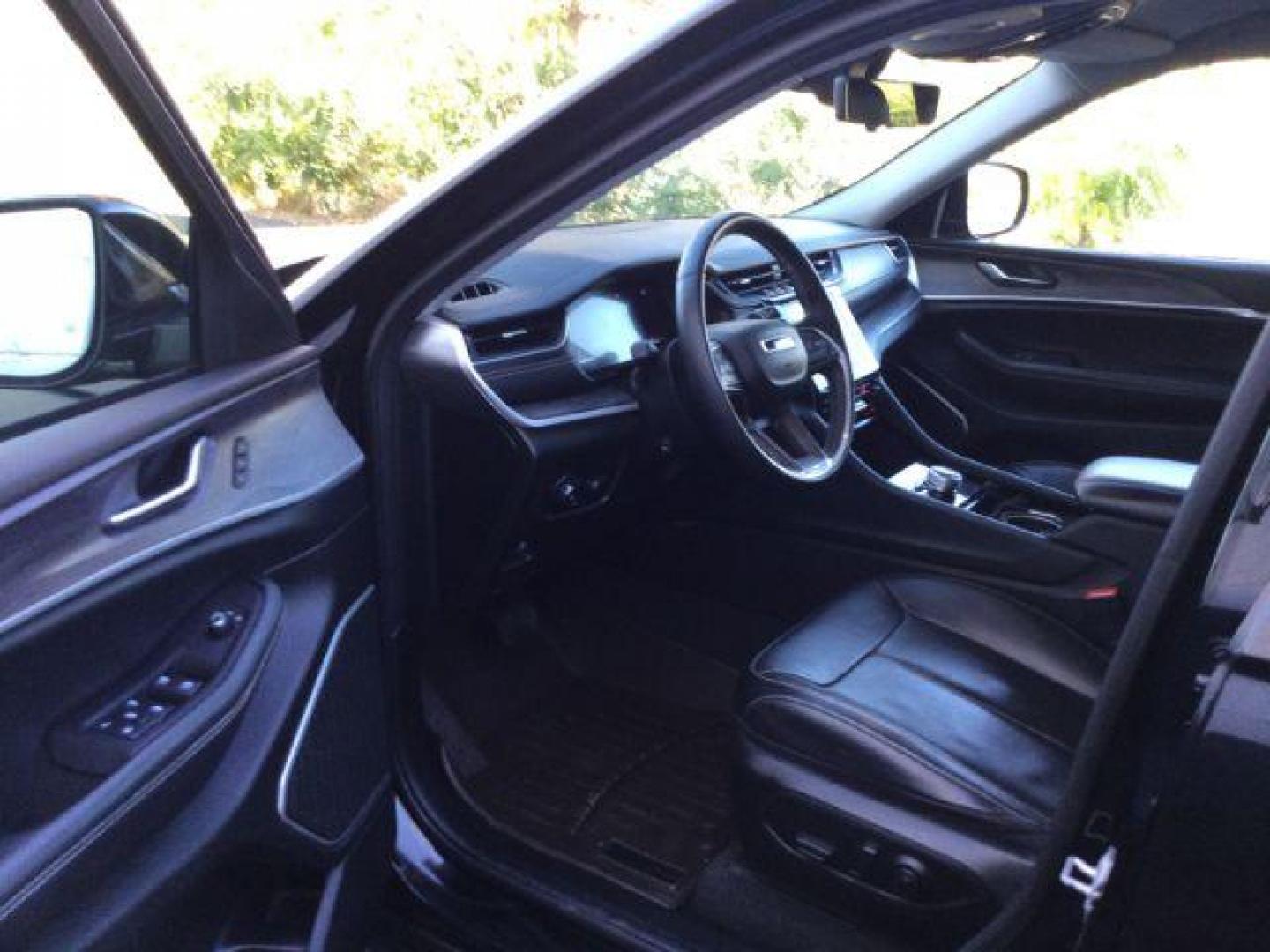 2022 Diamond Black Crystal Pearlcoat /Global Black Jeep Grand Cherokee L Limited 4x4 (1C4RJKBG7N8) with an Pentastar 3.6L V-6 DOHC engine, 8 Speed Automatic transmission, located at 1801 Main Street, Lewiston, 83501, (208) 743-9371, 46.417065, -117.004799 - Photo#3