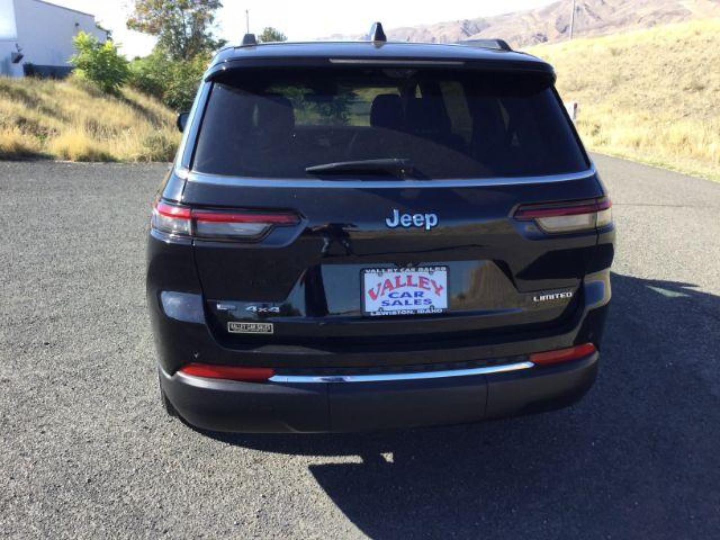 2022 Diamond Black Crystal Pearlcoat /Global Black Jeep Grand Cherokee L Limited 4x4 (1C4RJKBG7N8) with an Pentastar 3.6L V-6 DOHC engine, 8 Speed Automatic transmission, located at 1801 Main Street, Lewiston, 83501, (208) 743-9371, 46.417065, -117.004799 - Photo#5