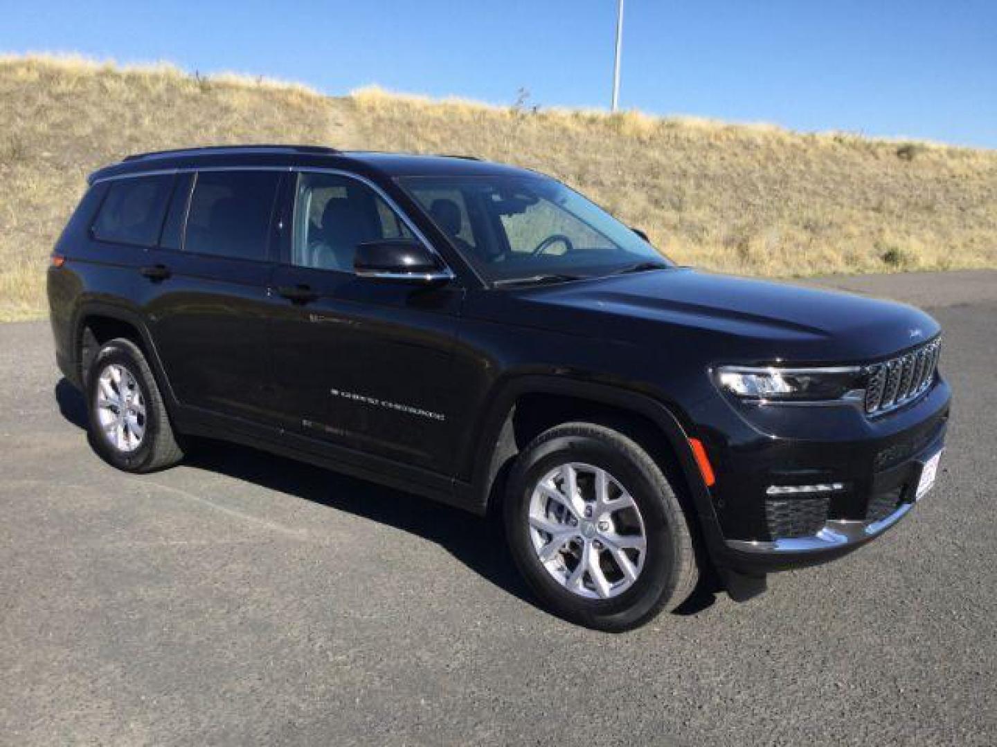 2022 Diamond Black Crystal Pearlcoat /Global Black Jeep Grand Cherokee L Limited 4x4 (1C4RJKBG7N8) with an Pentastar 3.6L V-6 DOHC engine, 8 Speed Automatic transmission, located at 1801 Main Street, Lewiston, 83501, (208) 743-9371, 46.417065, -117.004799 - Photo#10