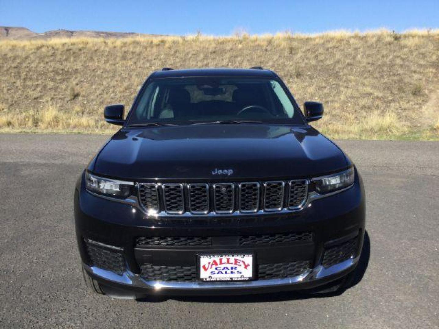 2022 Diamond Black Crystal Pearlcoat /Global Black Jeep Grand Cherokee L Limited 4x4 (1C4RJKBG7N8) with an Pentastar 3.6L V-6 DOHC engine, 8 Speed Automatic transmission, located at 1801 Main Street, Lewiston, 83501, (208) 743-9371, 46.417065, -117.004799 - Photo#13